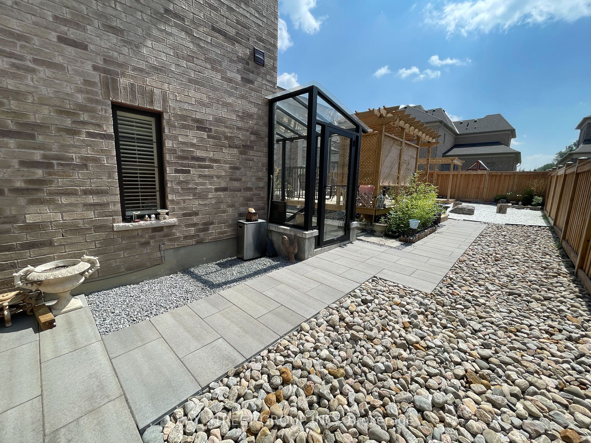 27 Sir Henry Crt, #Bsmt