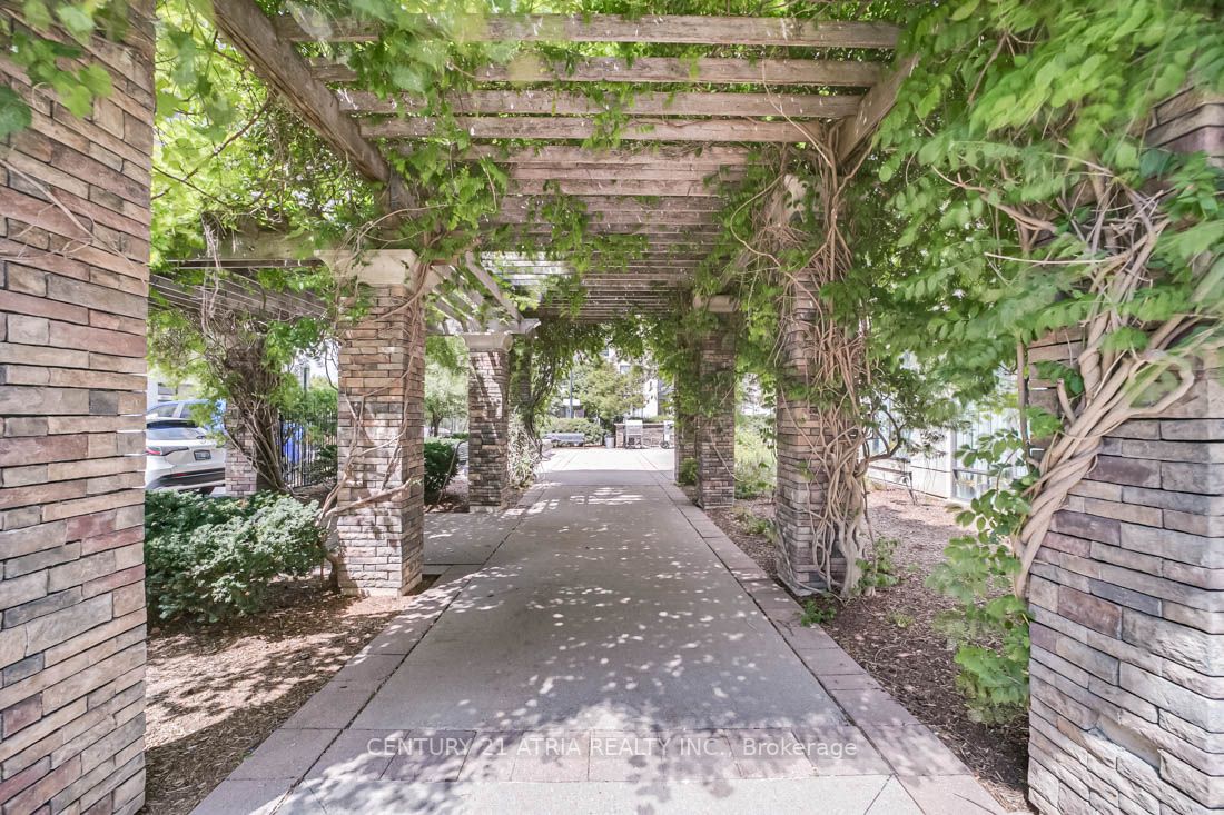 350 Red Maple Rd, #614