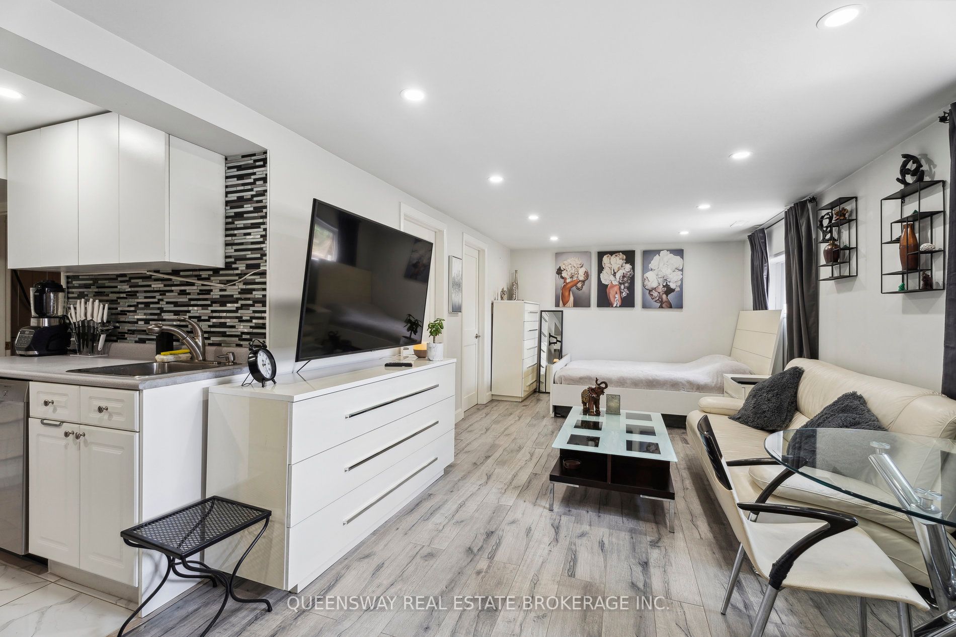 25 Jasper Dr