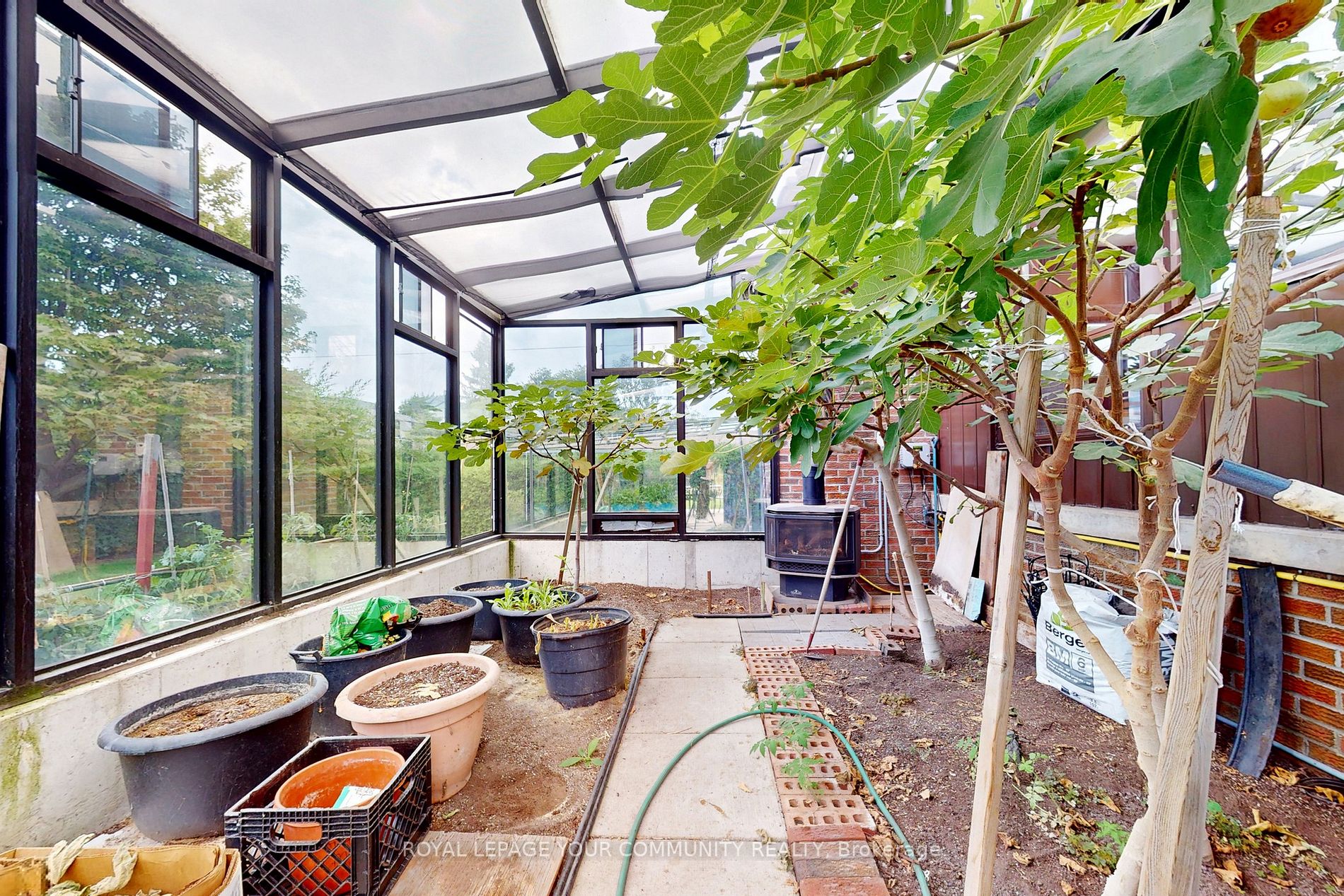 79 Rockview Gdns