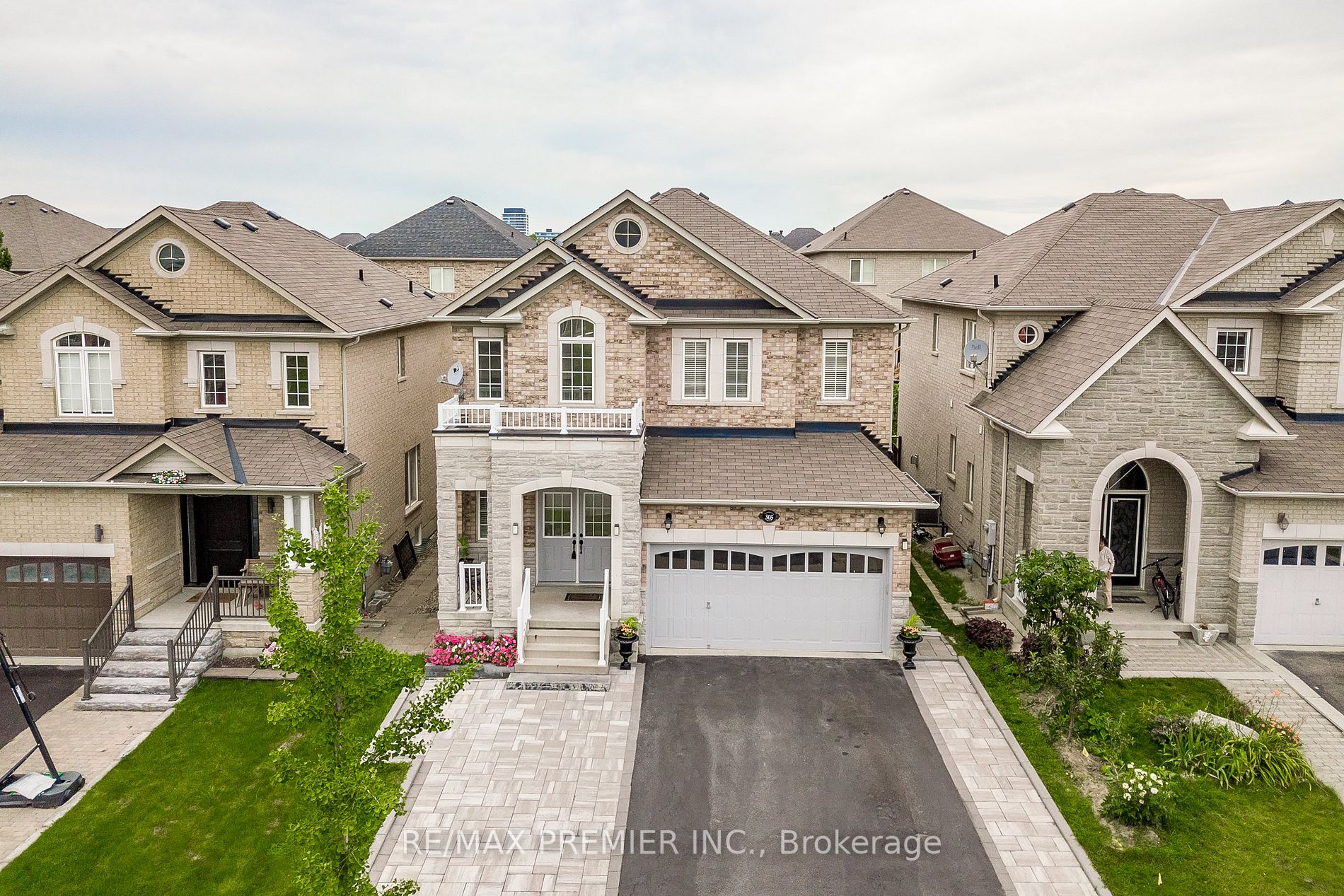 305 Lauderdale Drive