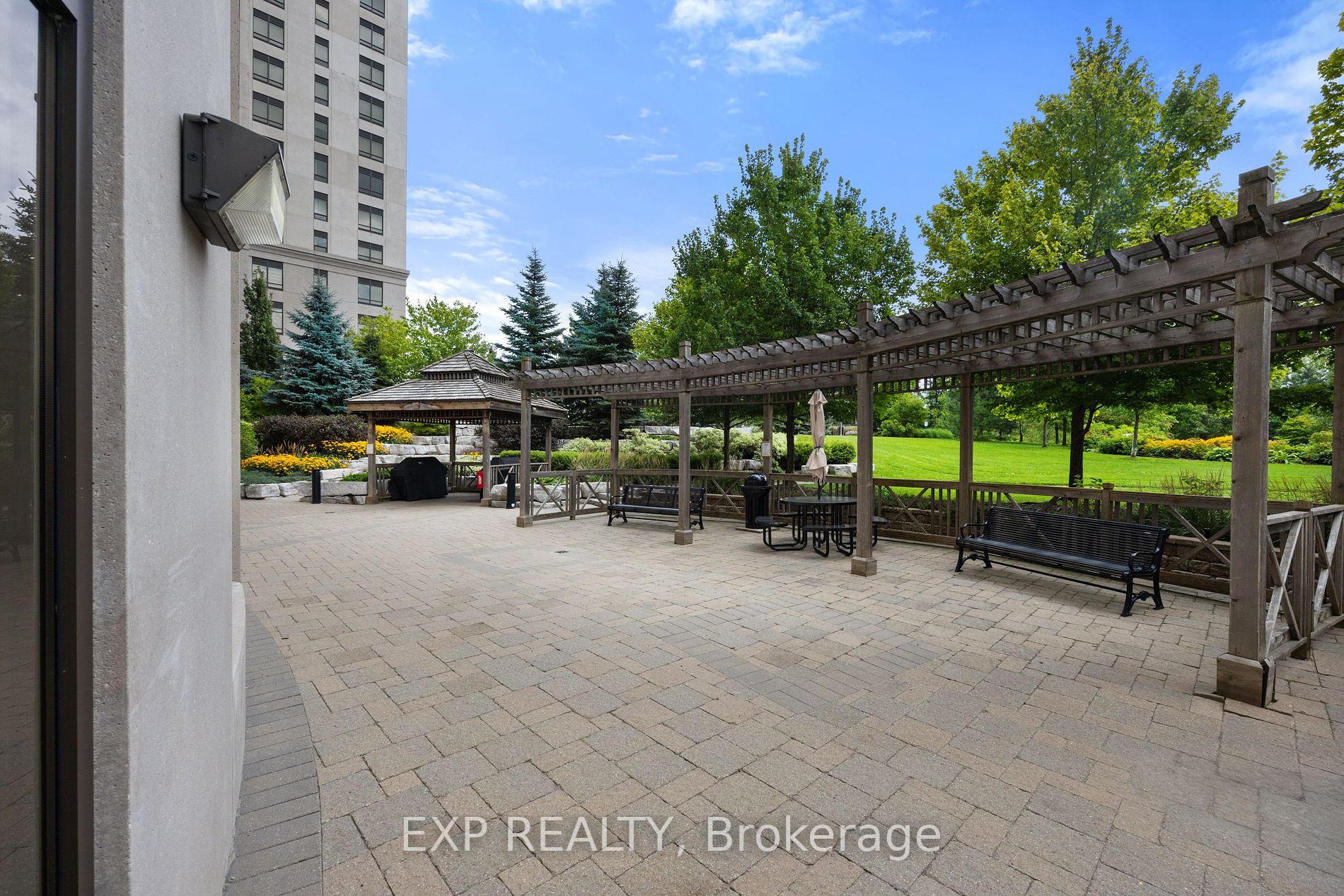 9245 Jane Street, #810