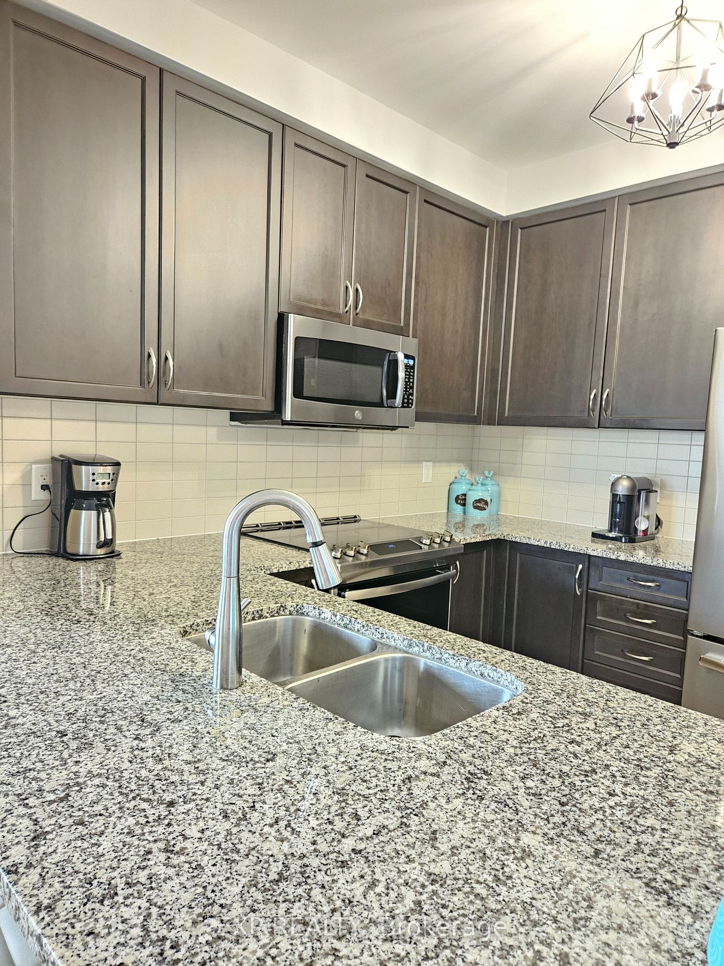 9245 Jane Street, #810