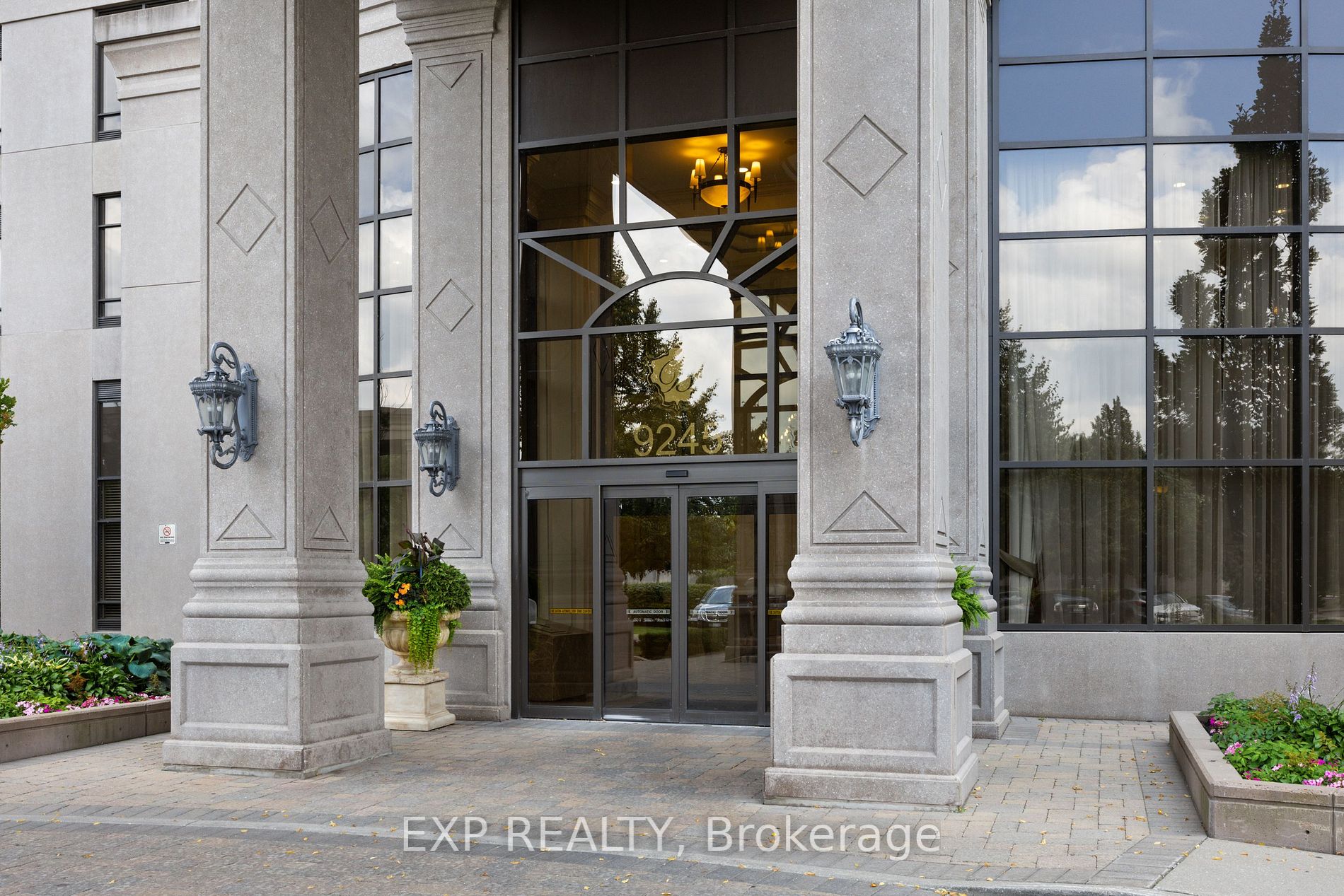 9245 Jane Street, #810