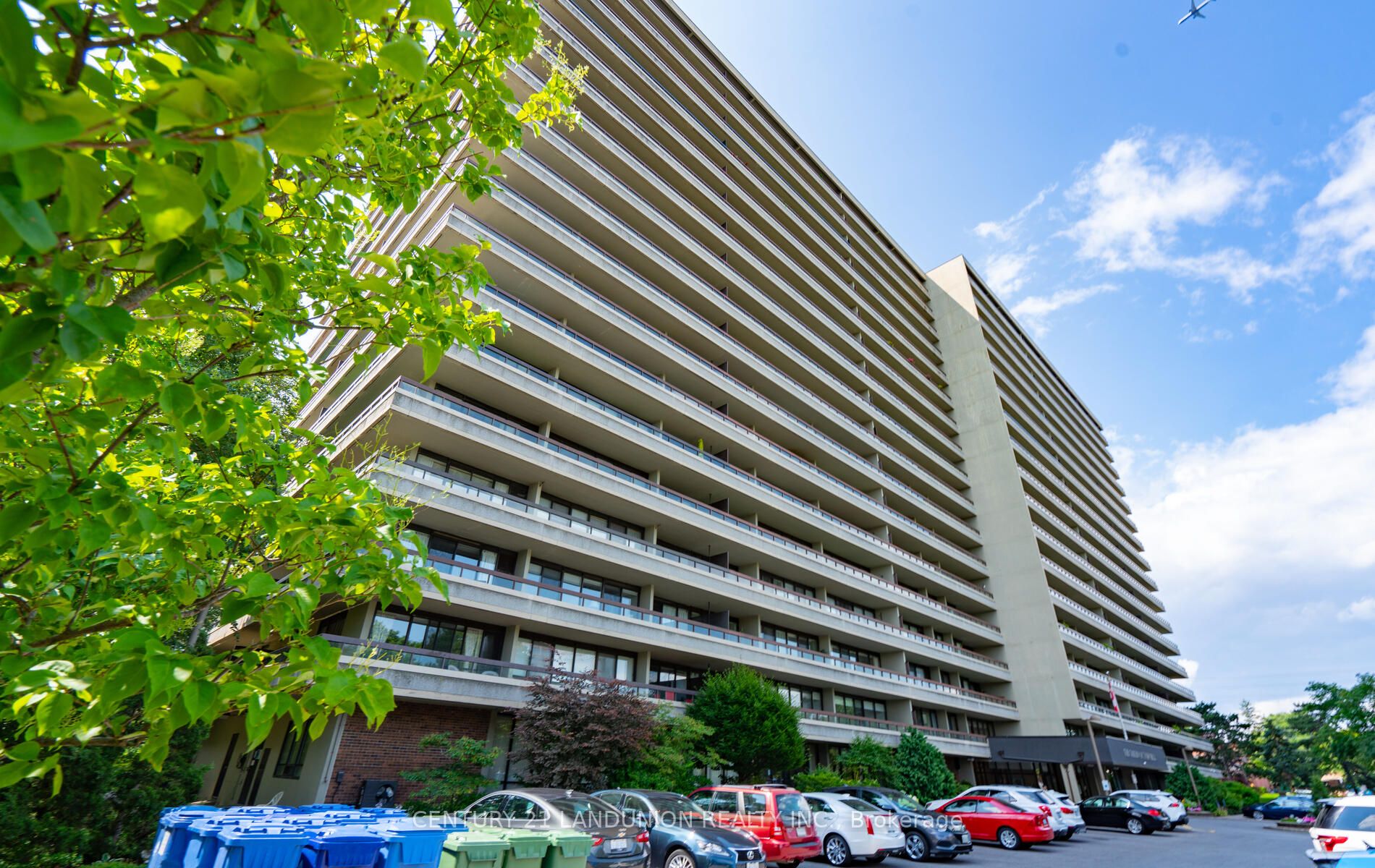 8111 Yonge St, #1501