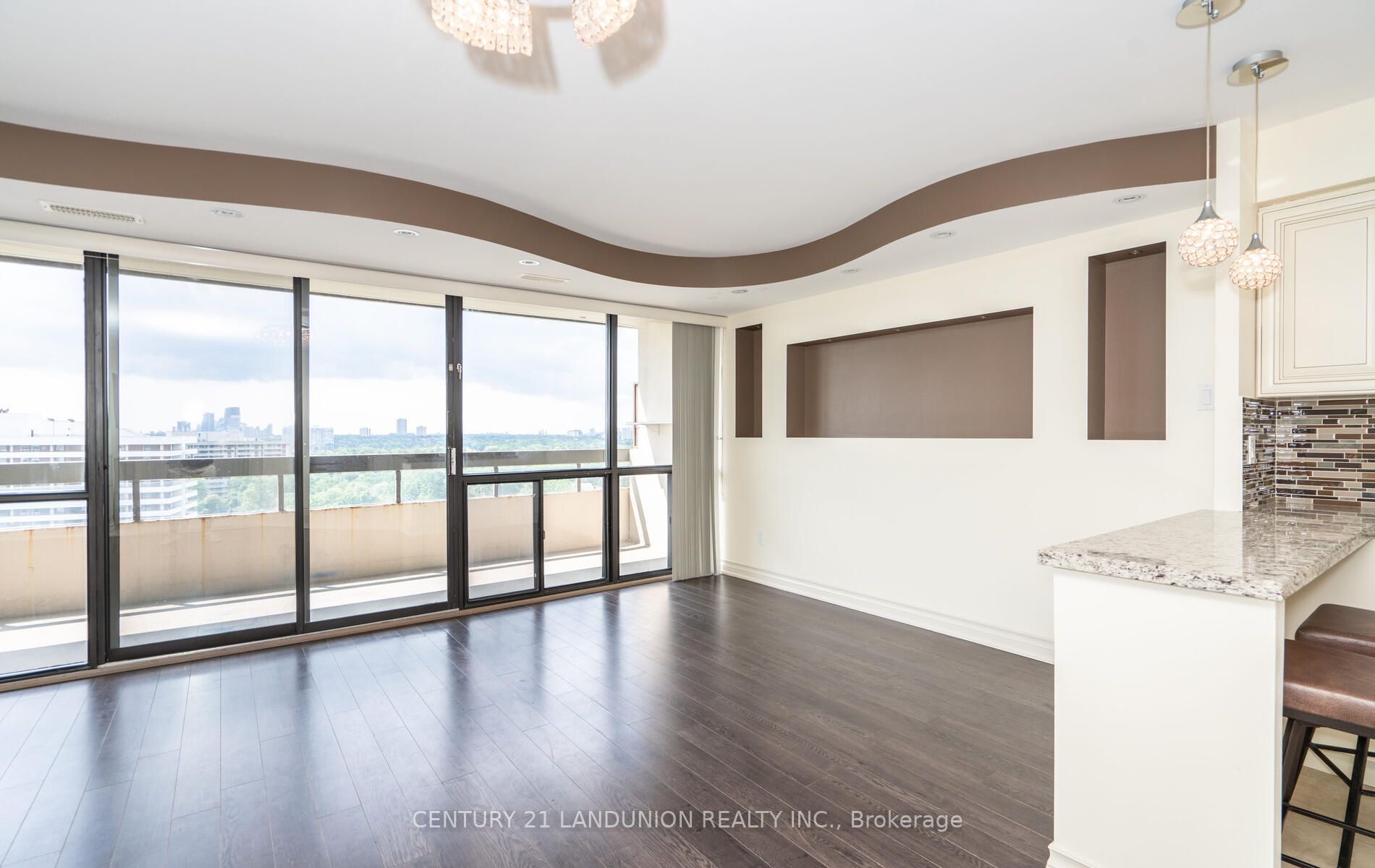 8111 Yonge St, #1501