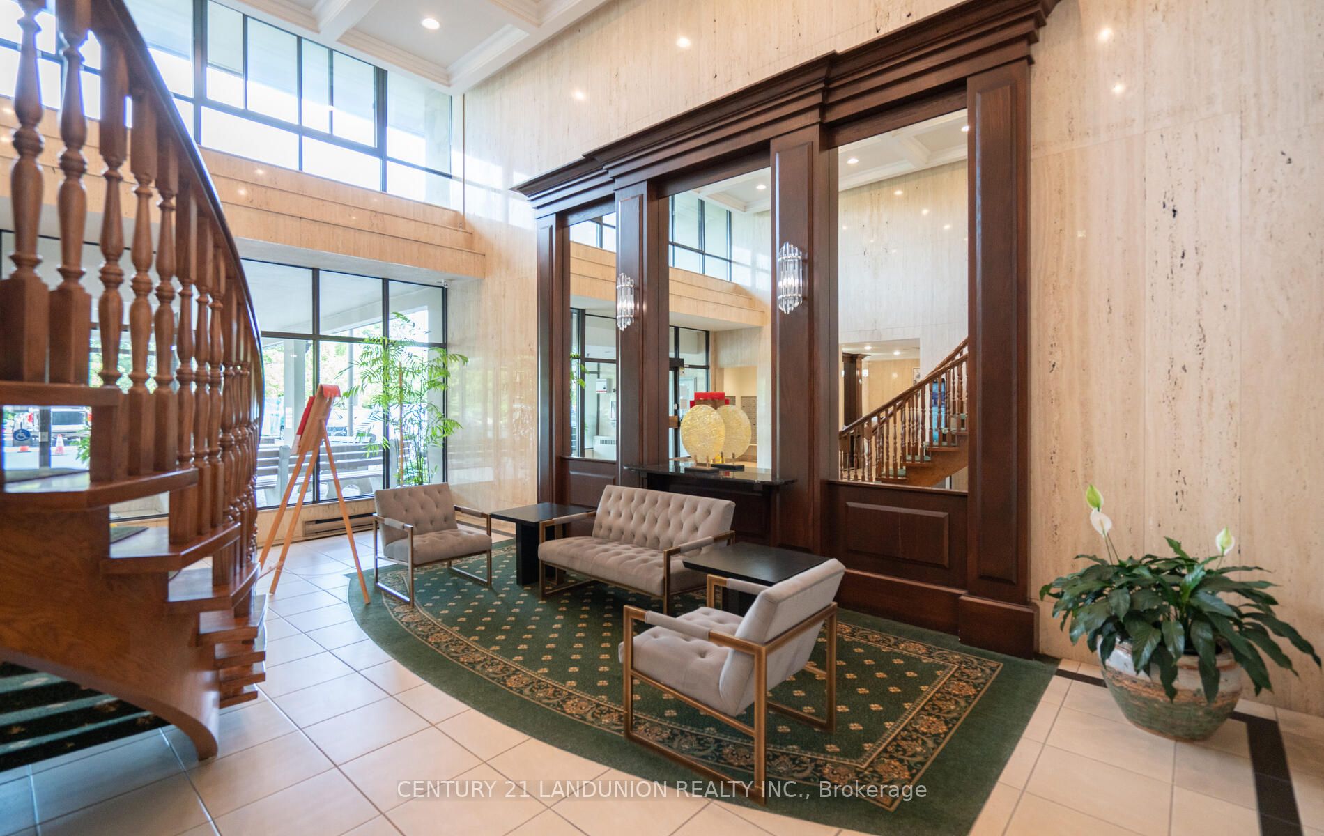 8111 Yonge St, #1501