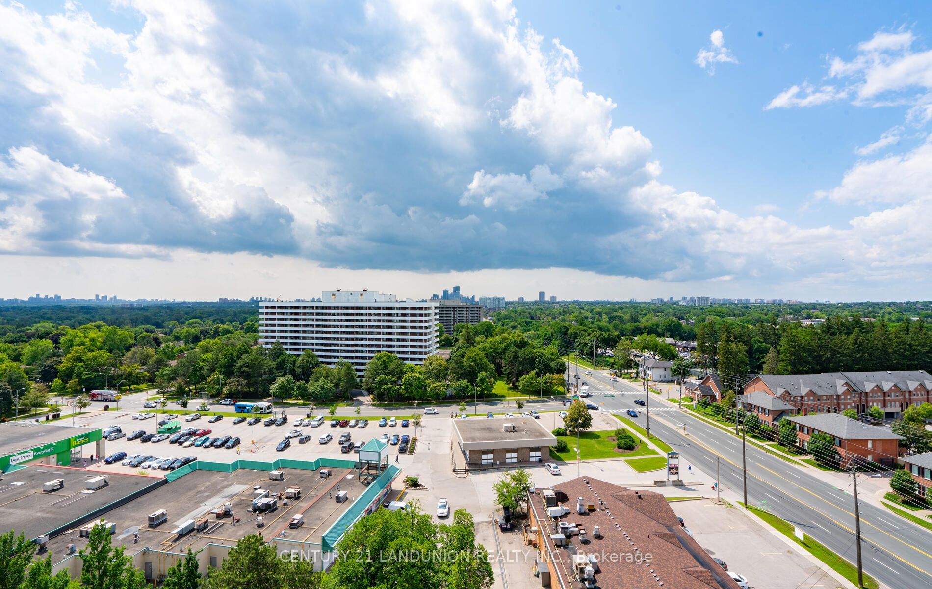 8111 Yonge St, #1501