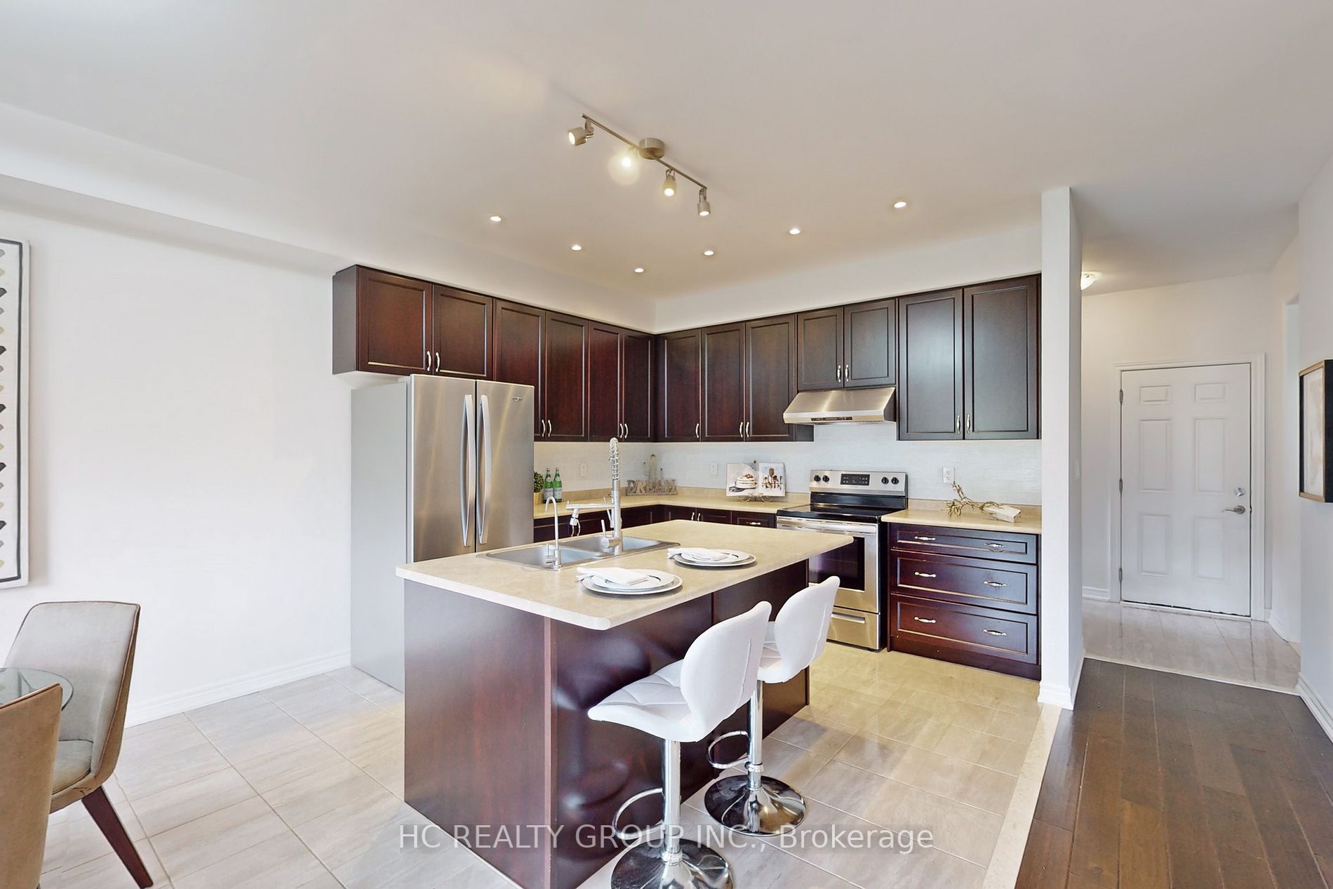 86 Robb Thompson Rd