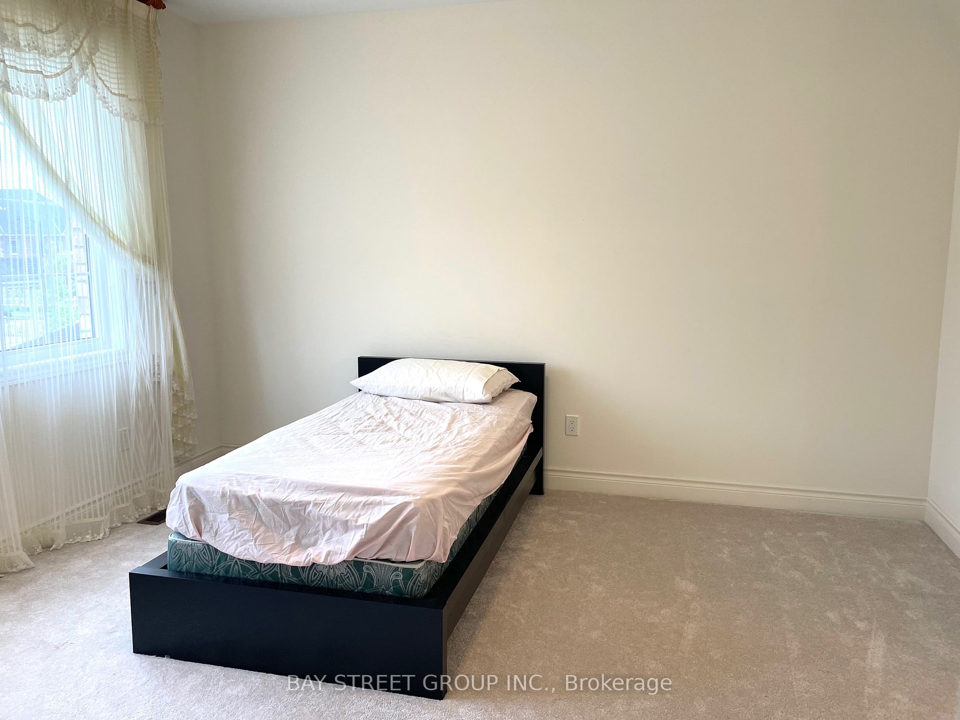 70 Ken Sinclair Cres