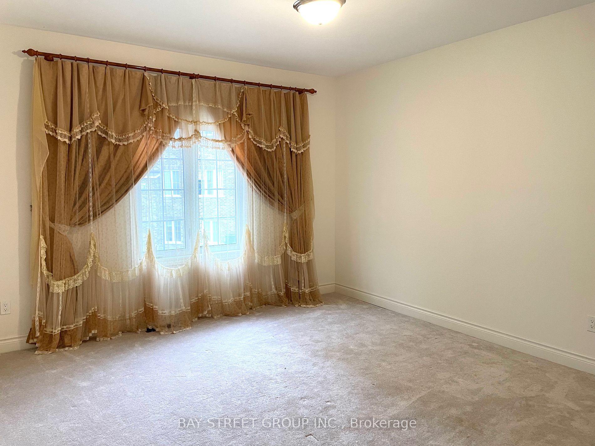 70 Ken Sinclair Cres