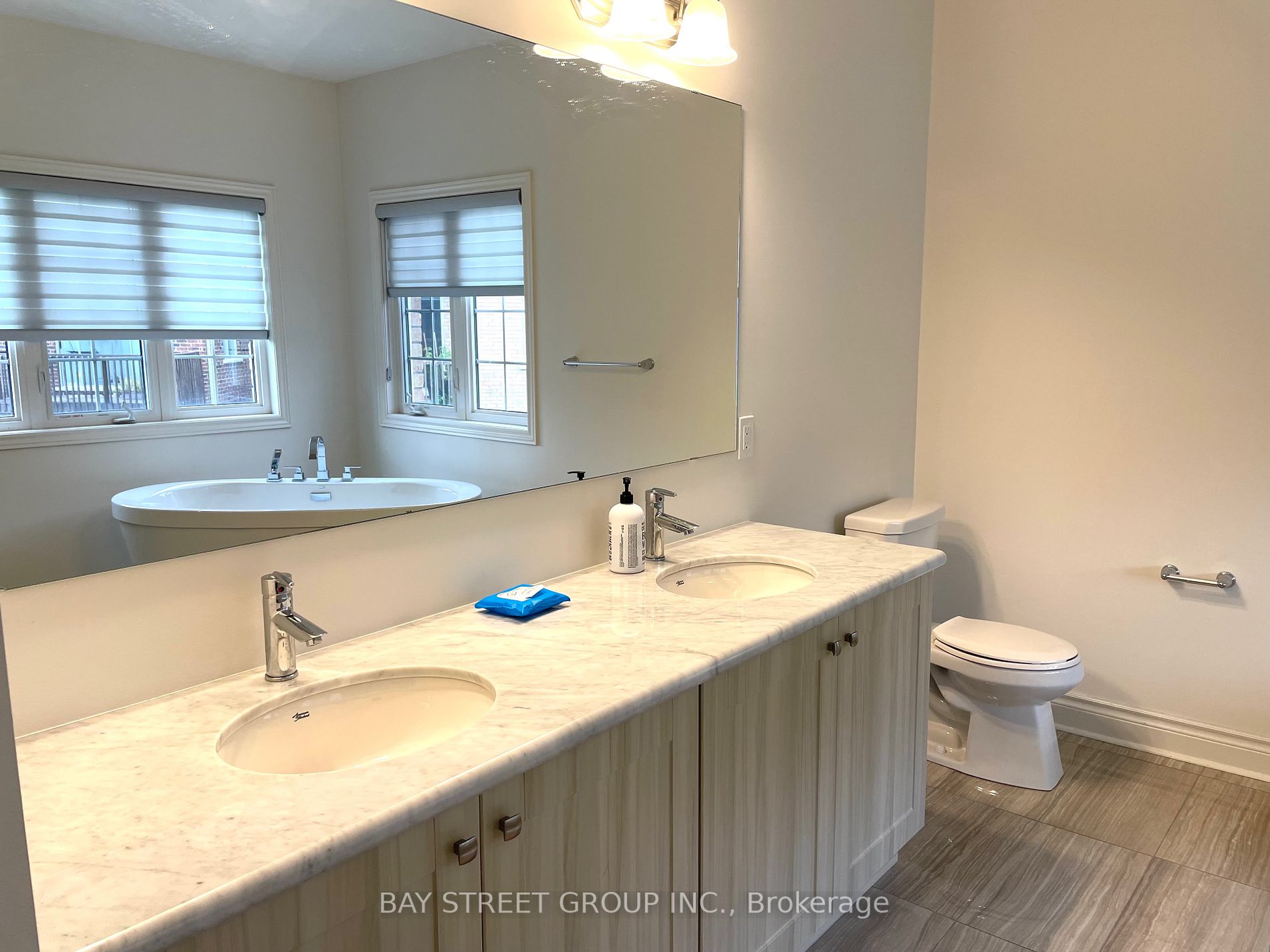 70 Ken Sinclair Cres