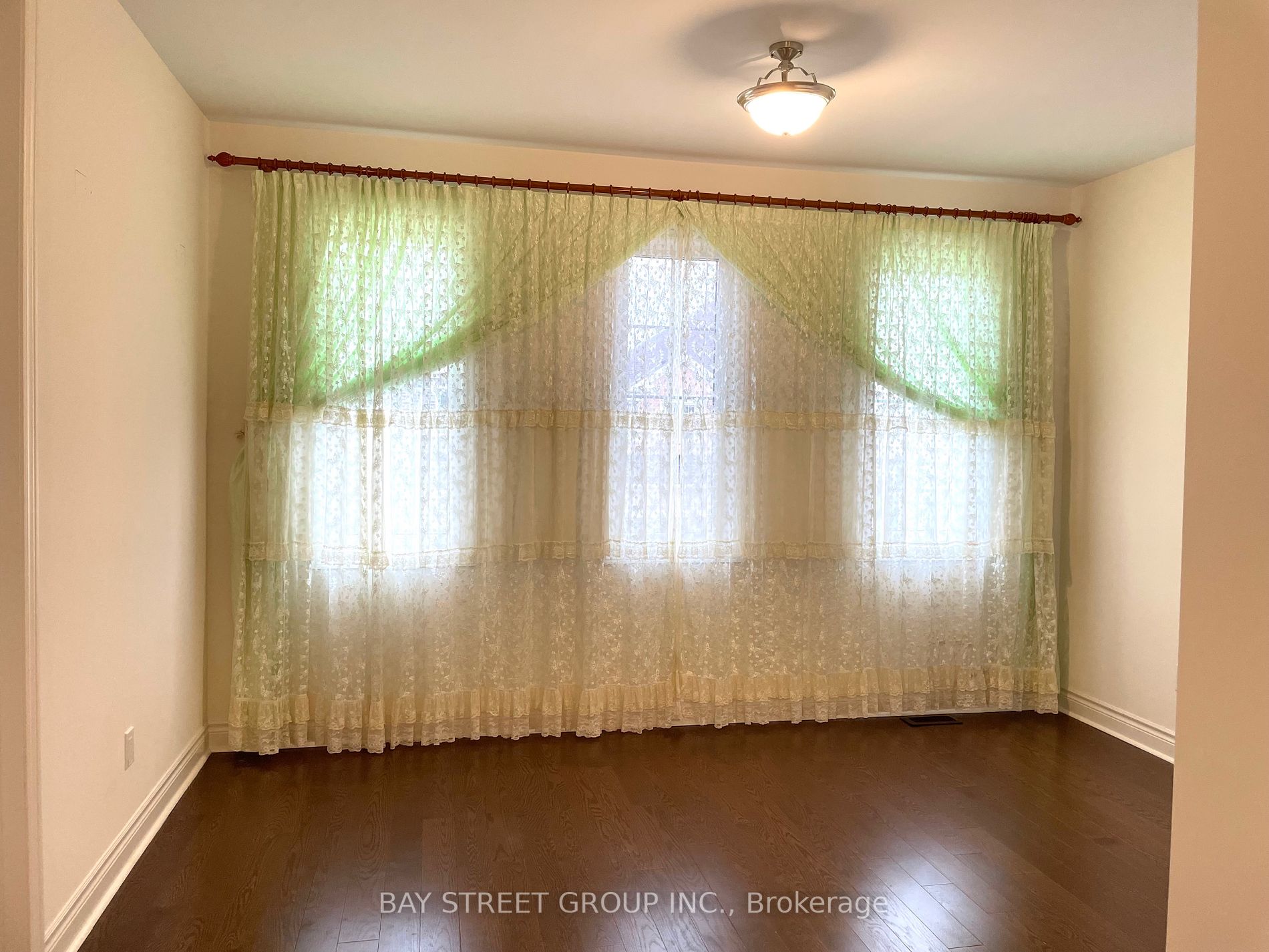 70 Ken Sinclair Cres