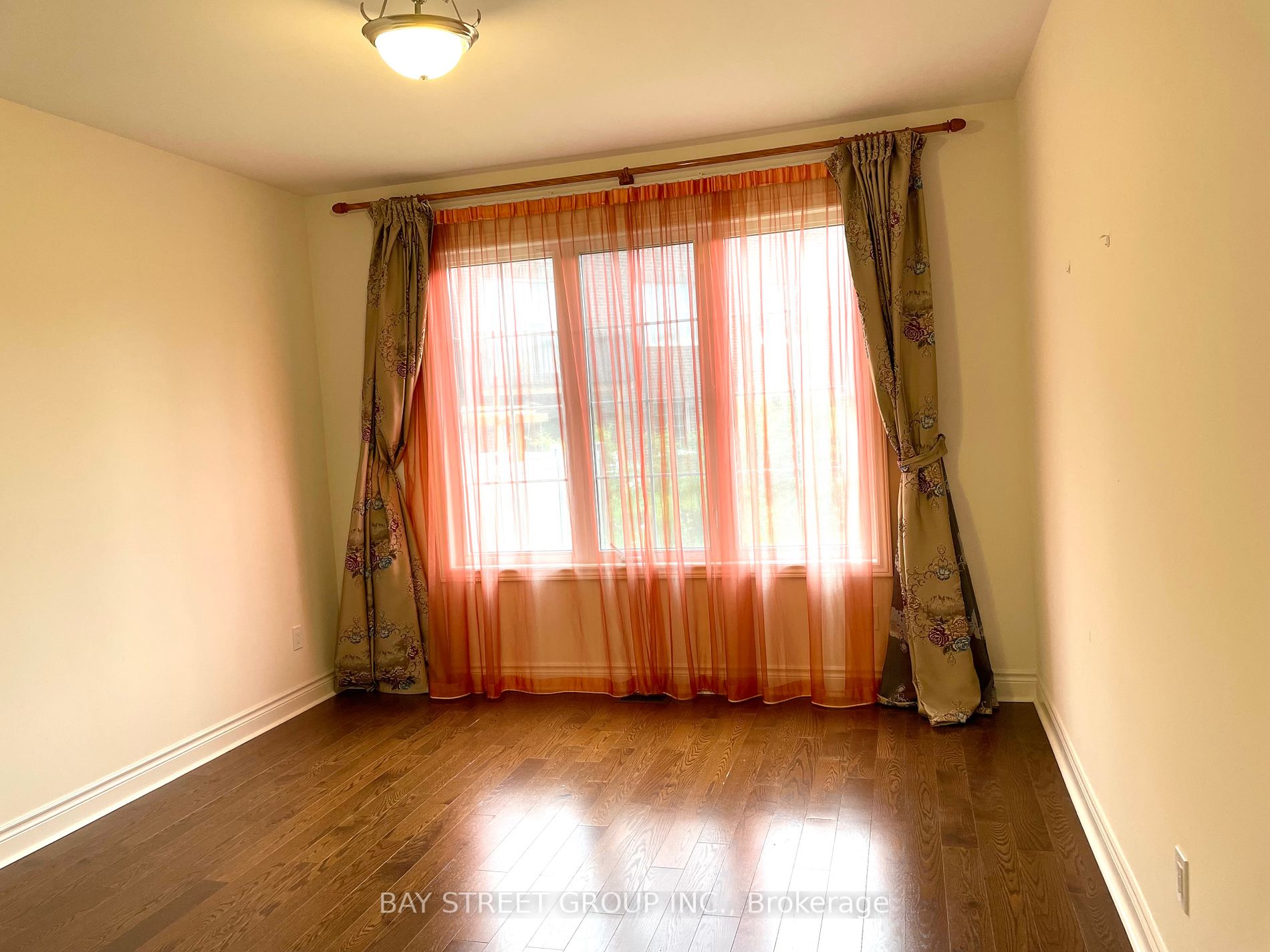 70 Ken Sinclair Cres