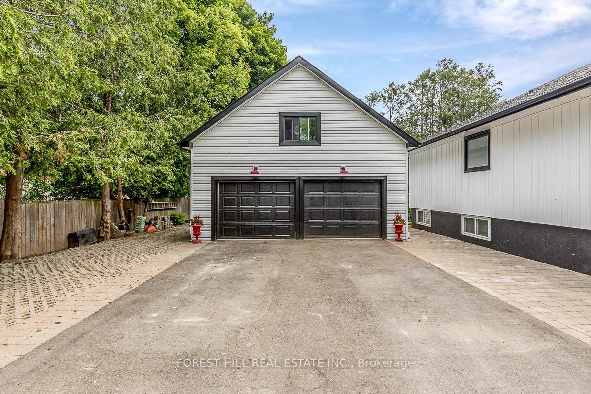 376 Andrew St