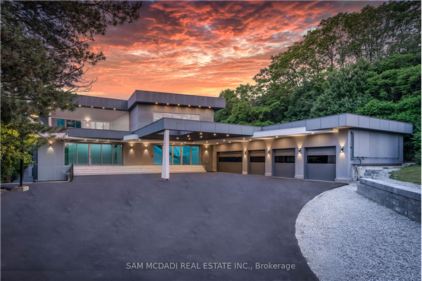23 Hunters Glen Rd, Aurora