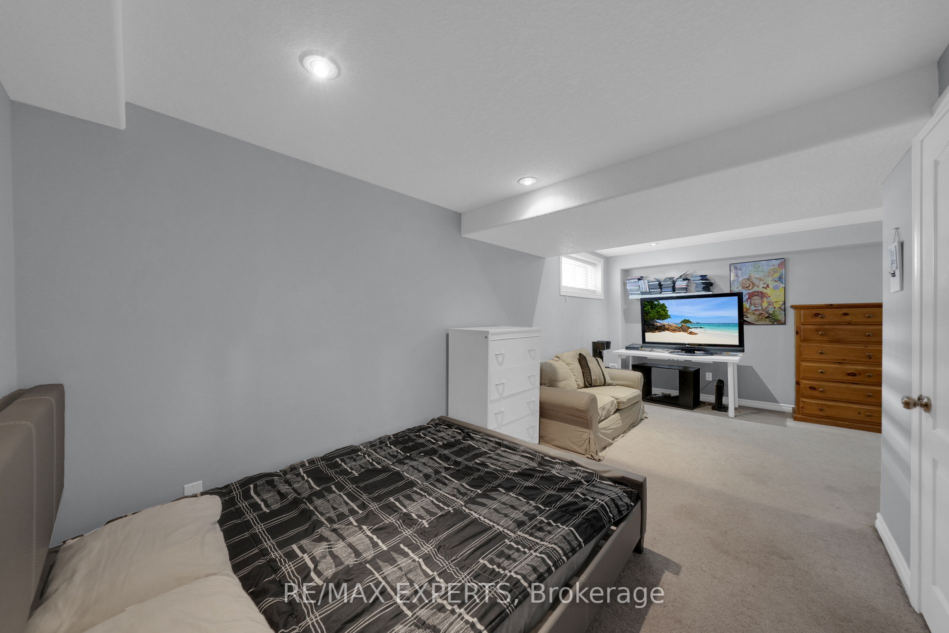 168 Gray Ave