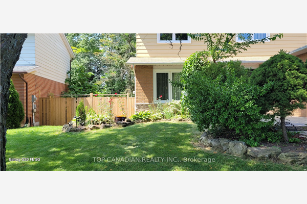14 Wootten Way N, Markham