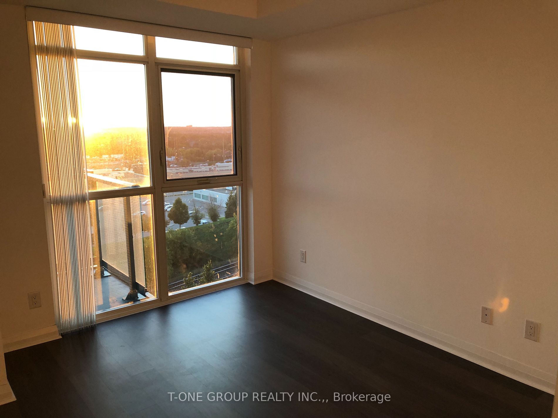 55 Oneida Cres, #907