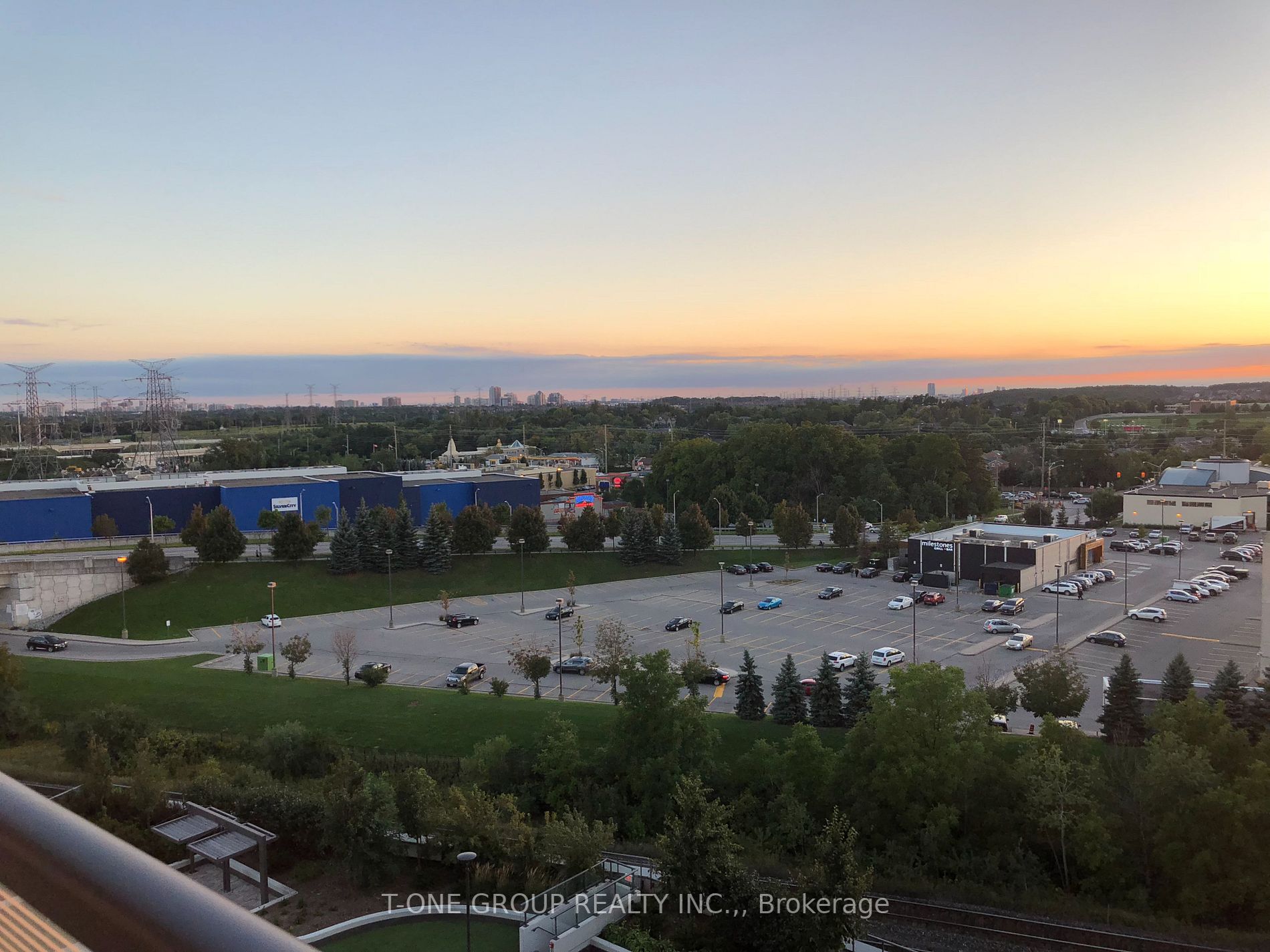 55 Oneida Cres, #907