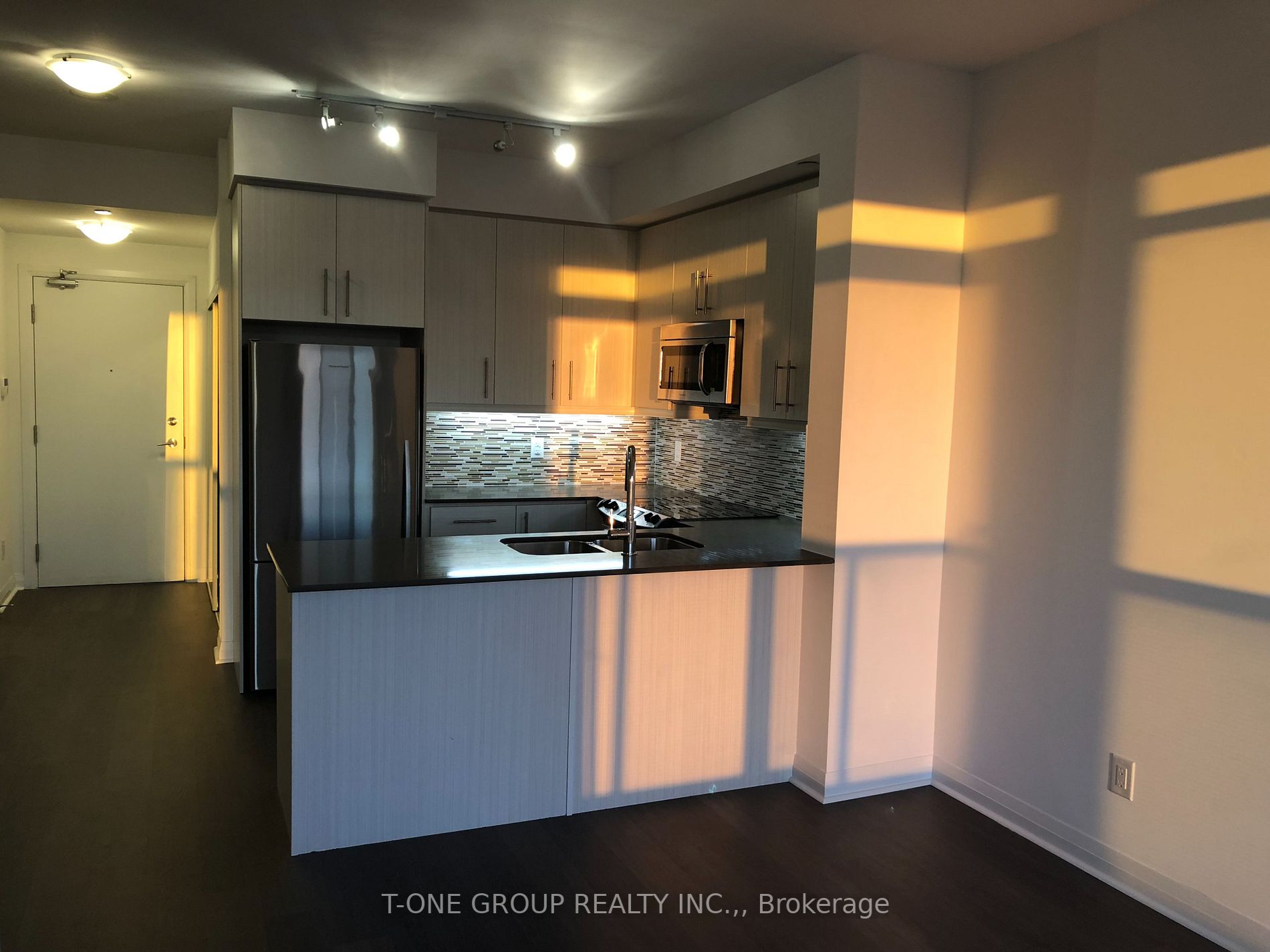 55 Oneida Cres, #907