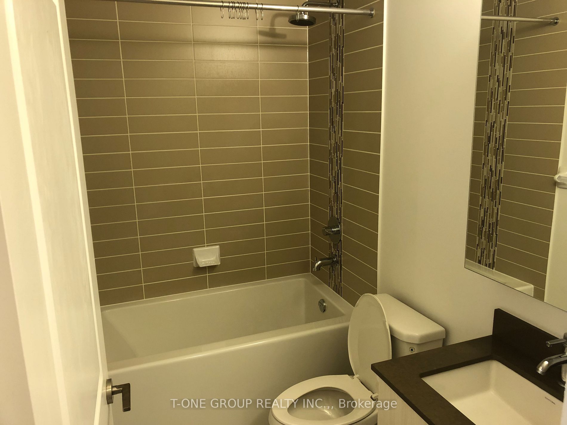 55 Oneida Cres, #907