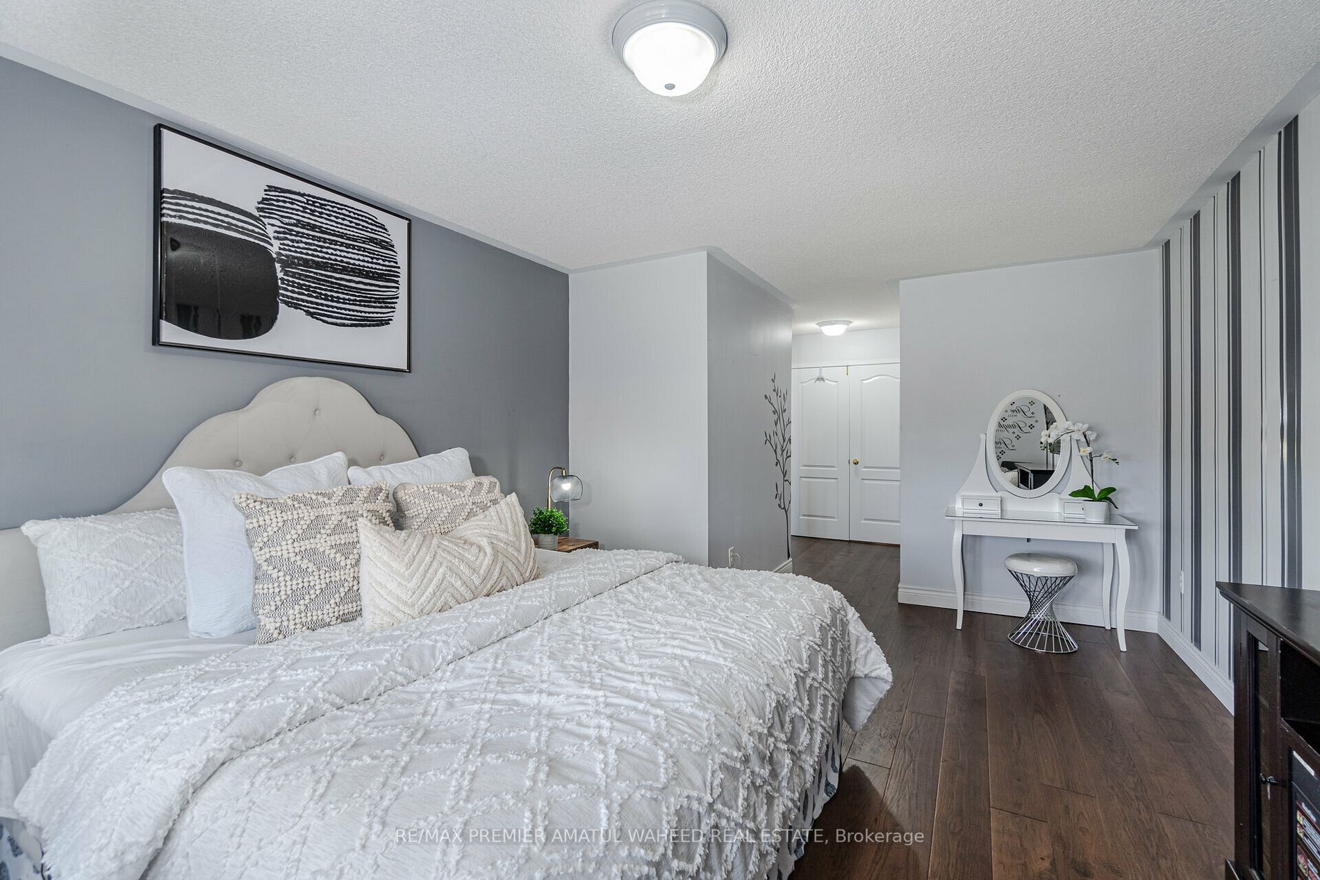 9 Summit Dr
