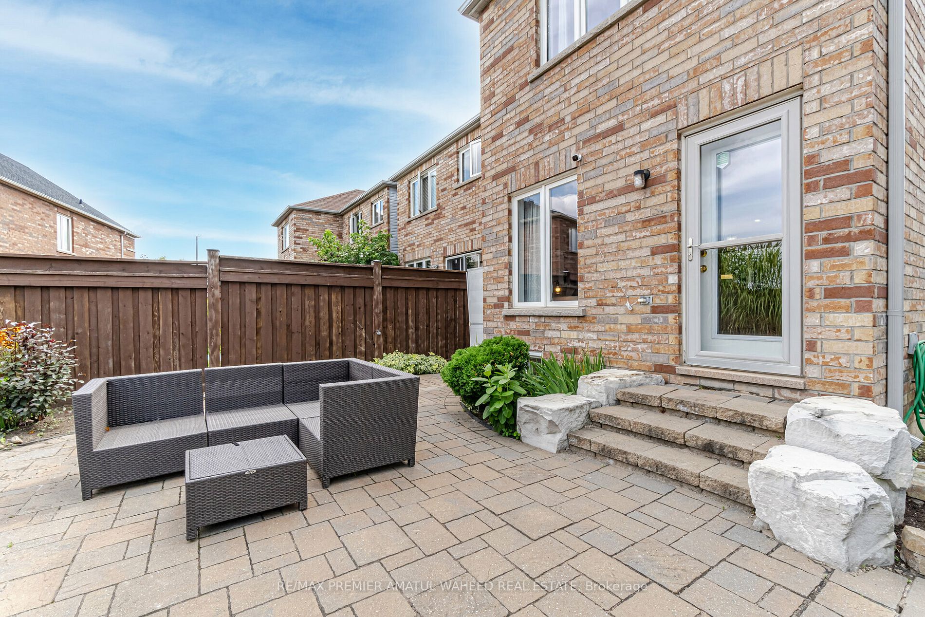 9 Summit Dr