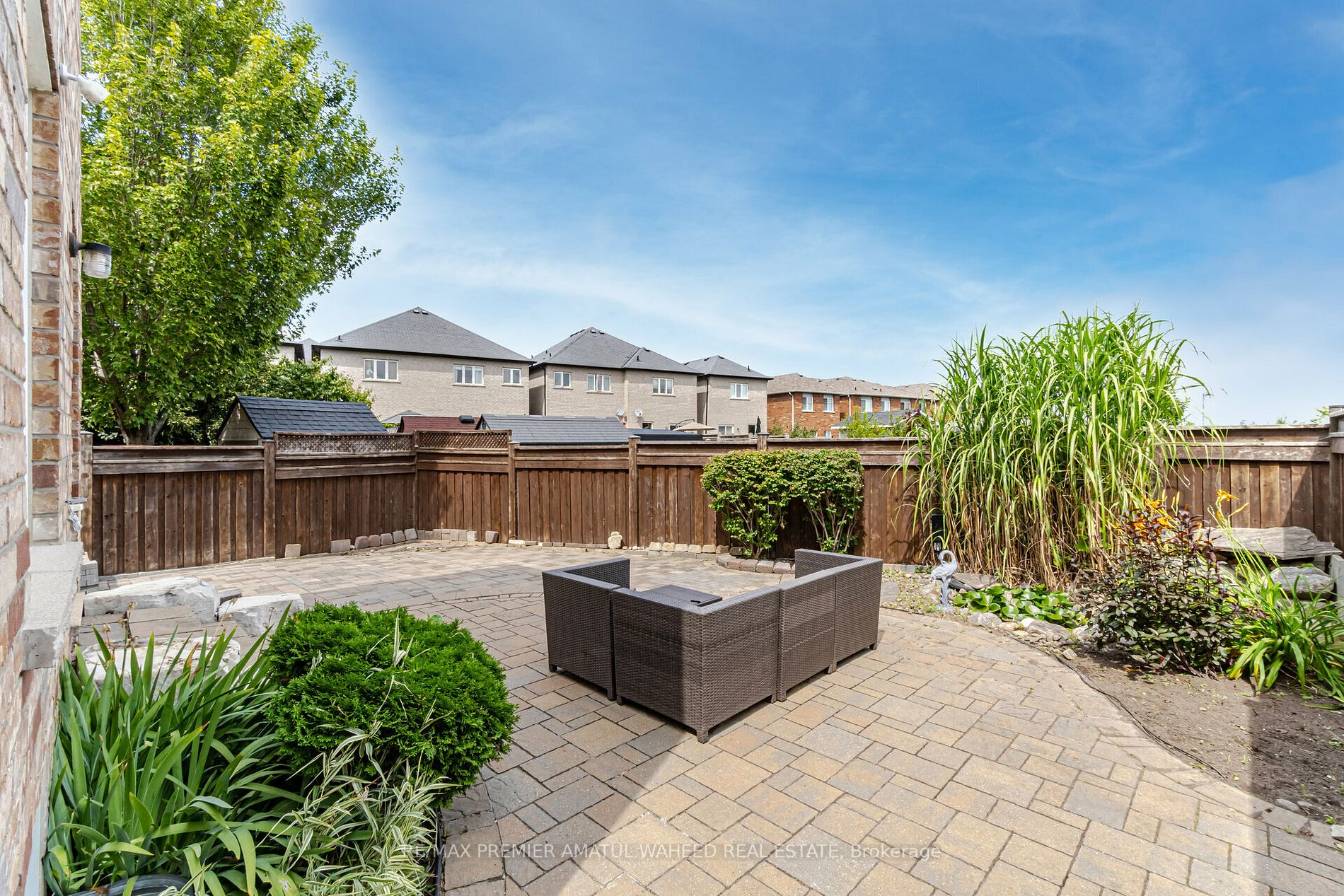 9 Summit Dr