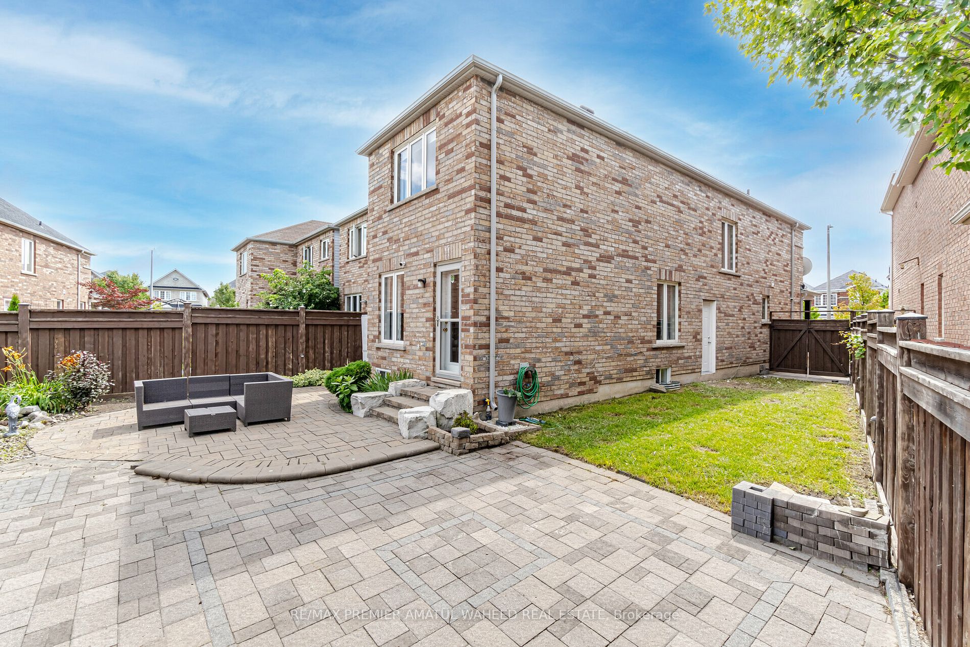9 Summit Dr