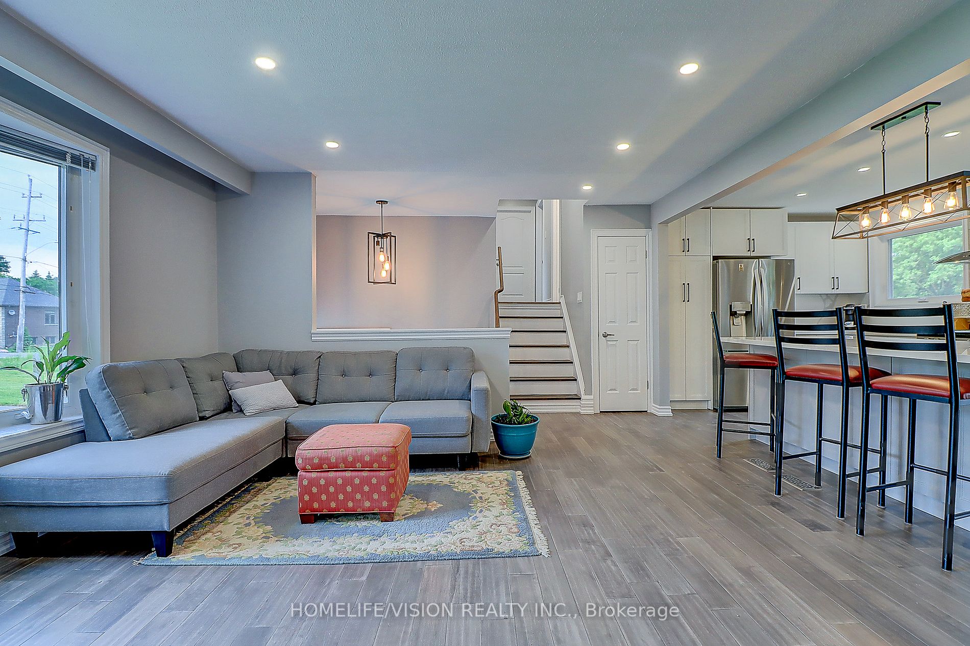 53 Young St