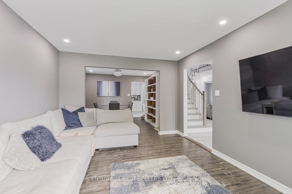 109 Hutchinson Dr