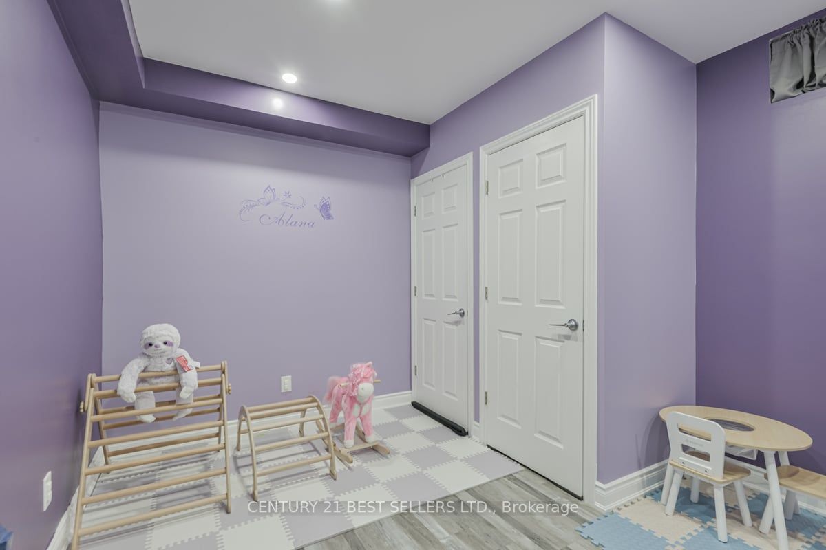 109 Hutchinson Dr