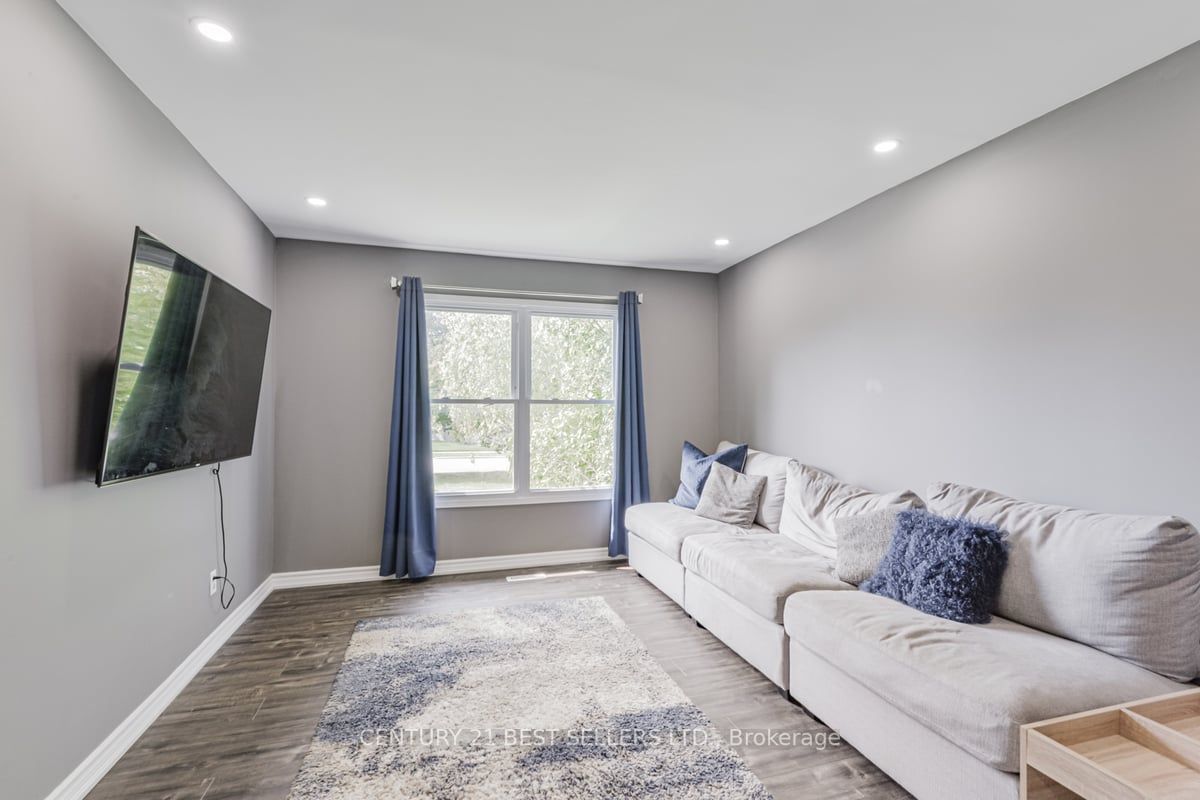 109 Hutchinson Dr
