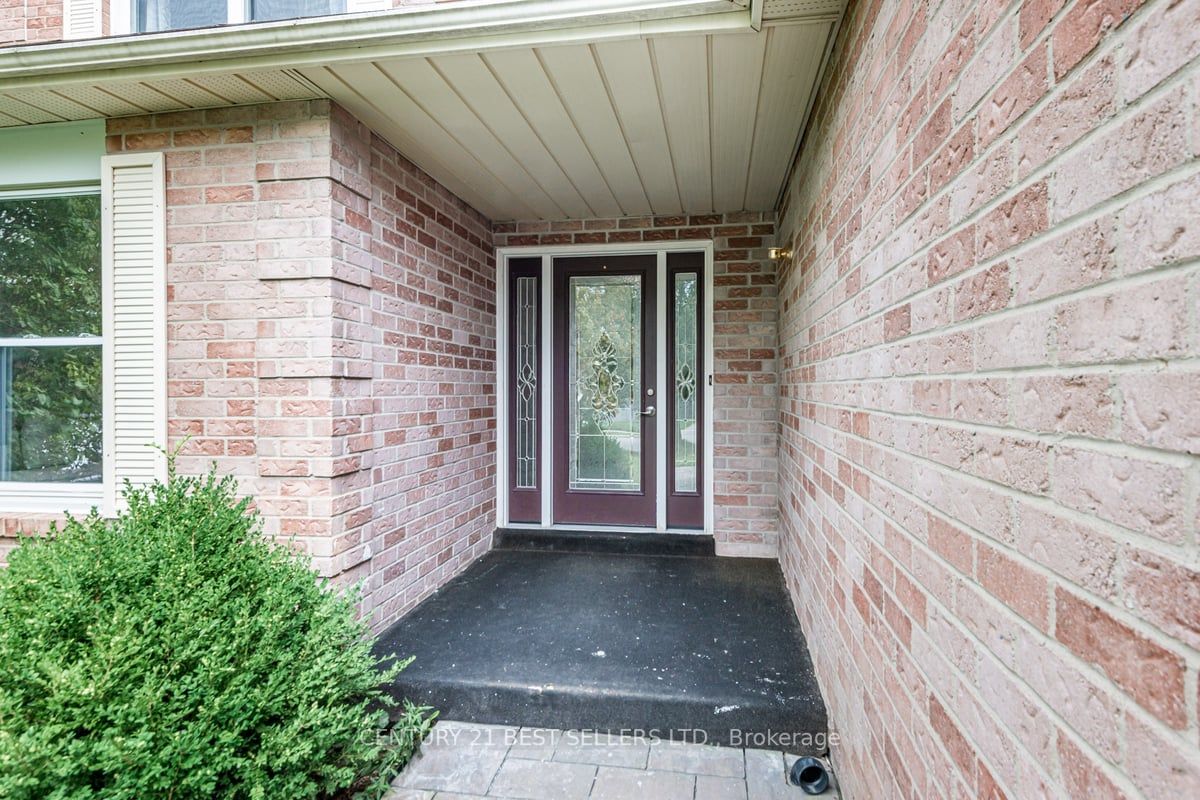 109 Hutchinson Dr