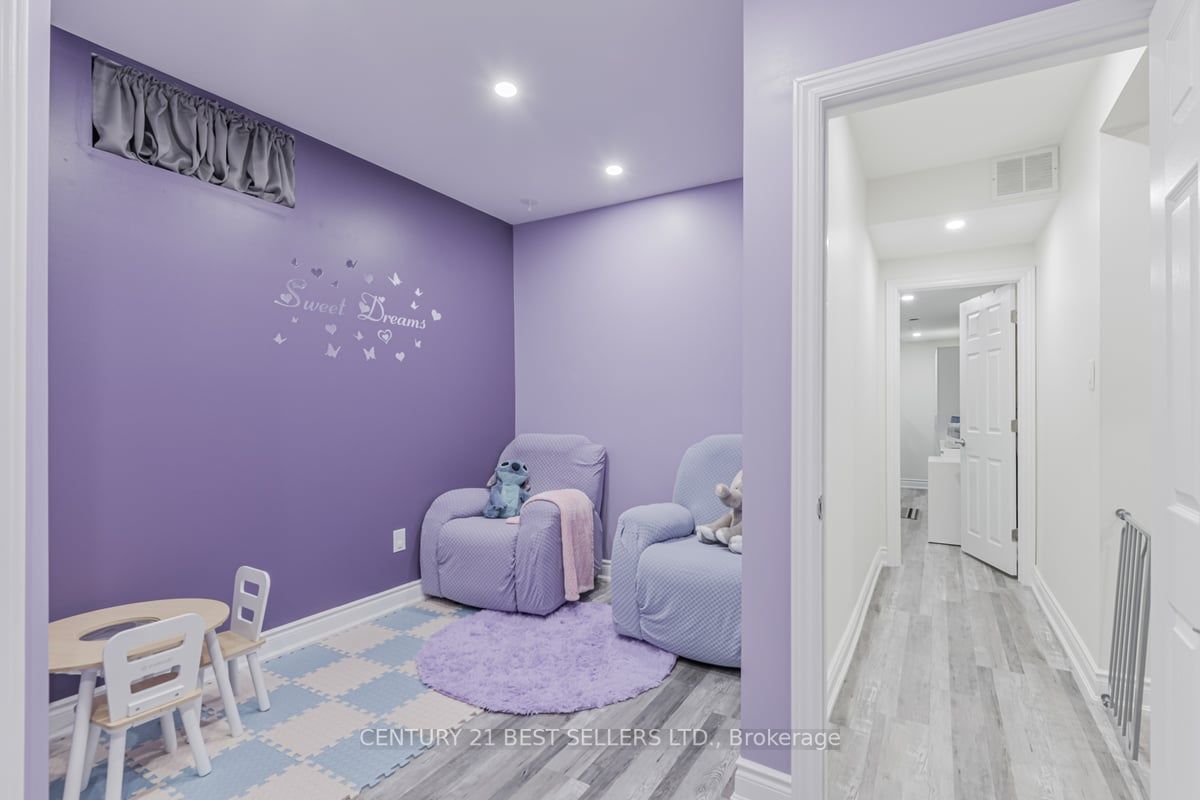 109 Hutchinson Dr