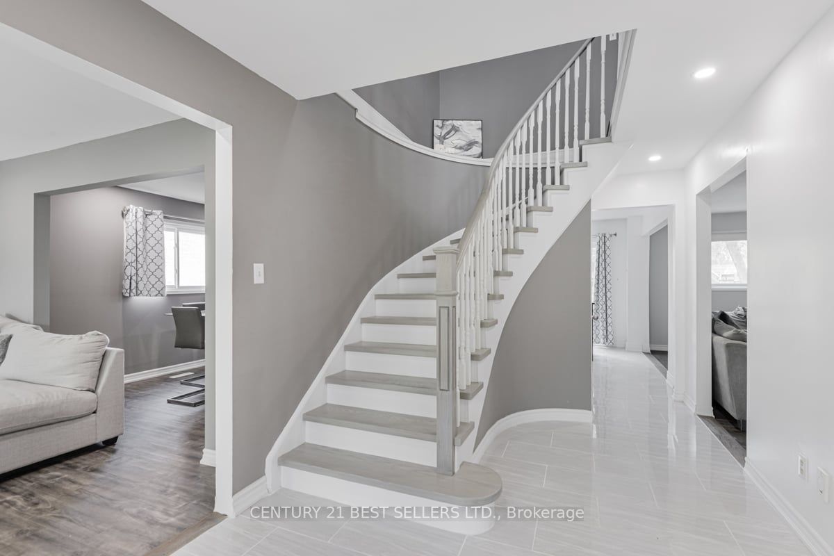 109 Hutchinson Dr