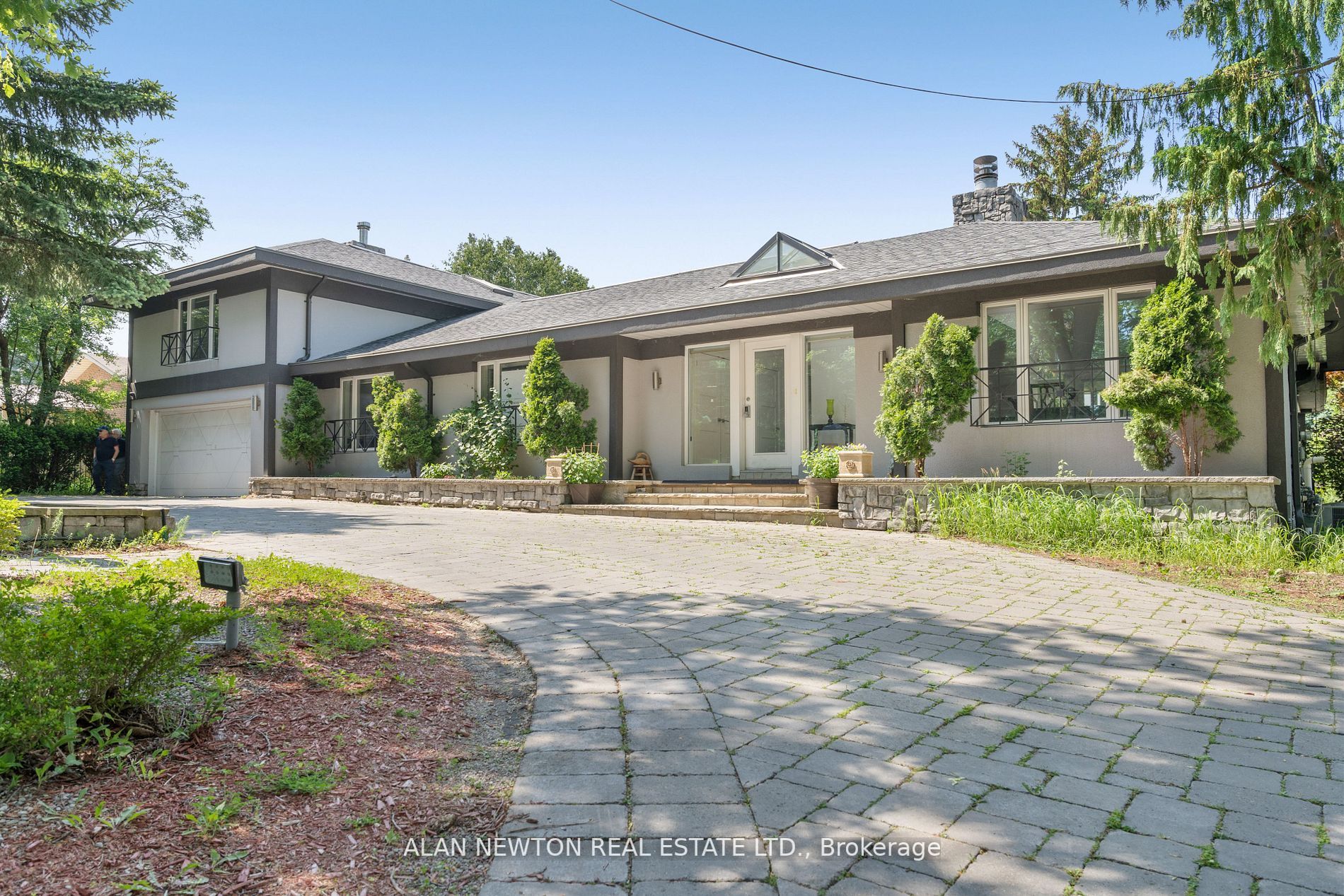 318 Centre St