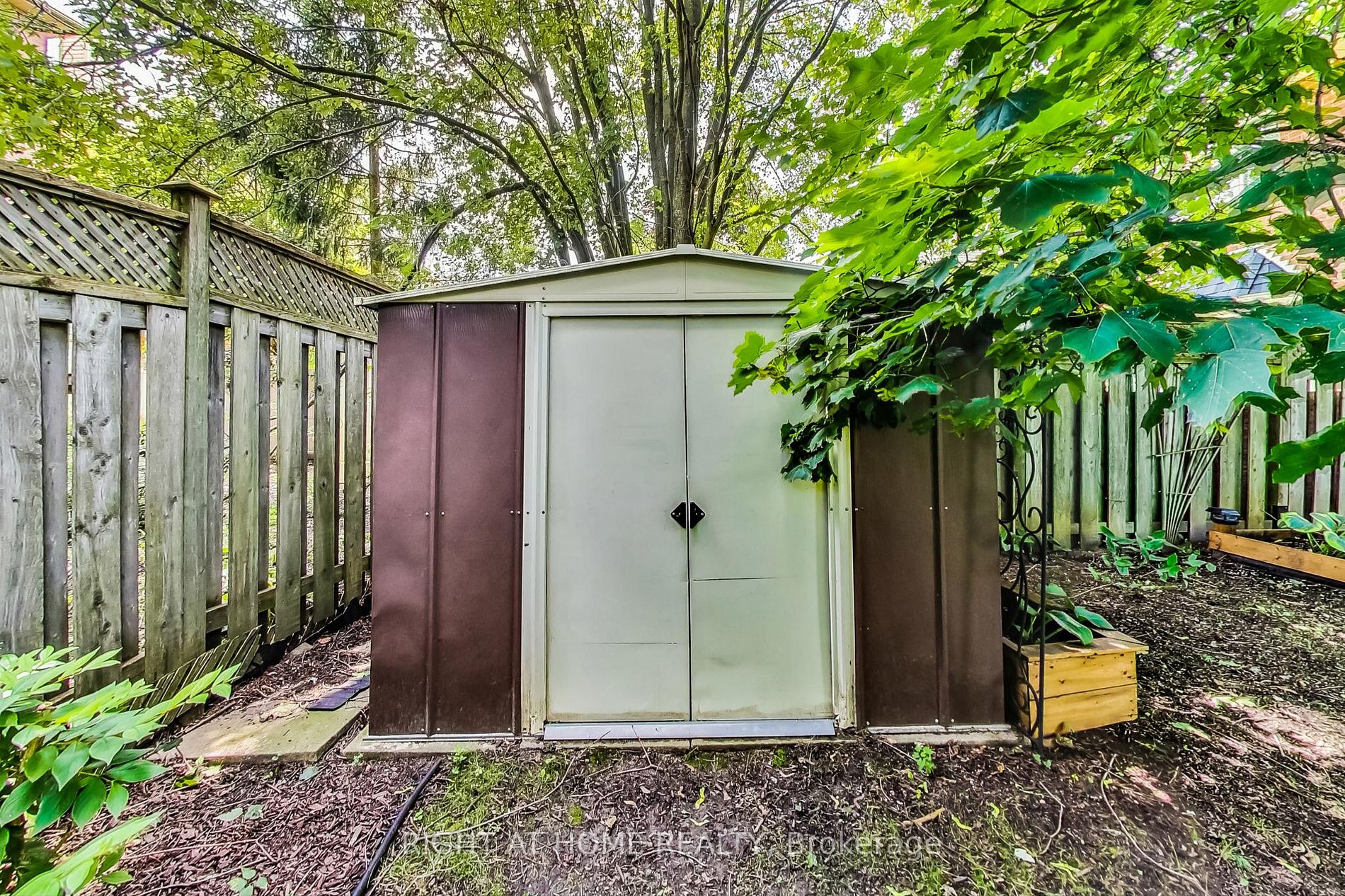 75 Sandfield Dr