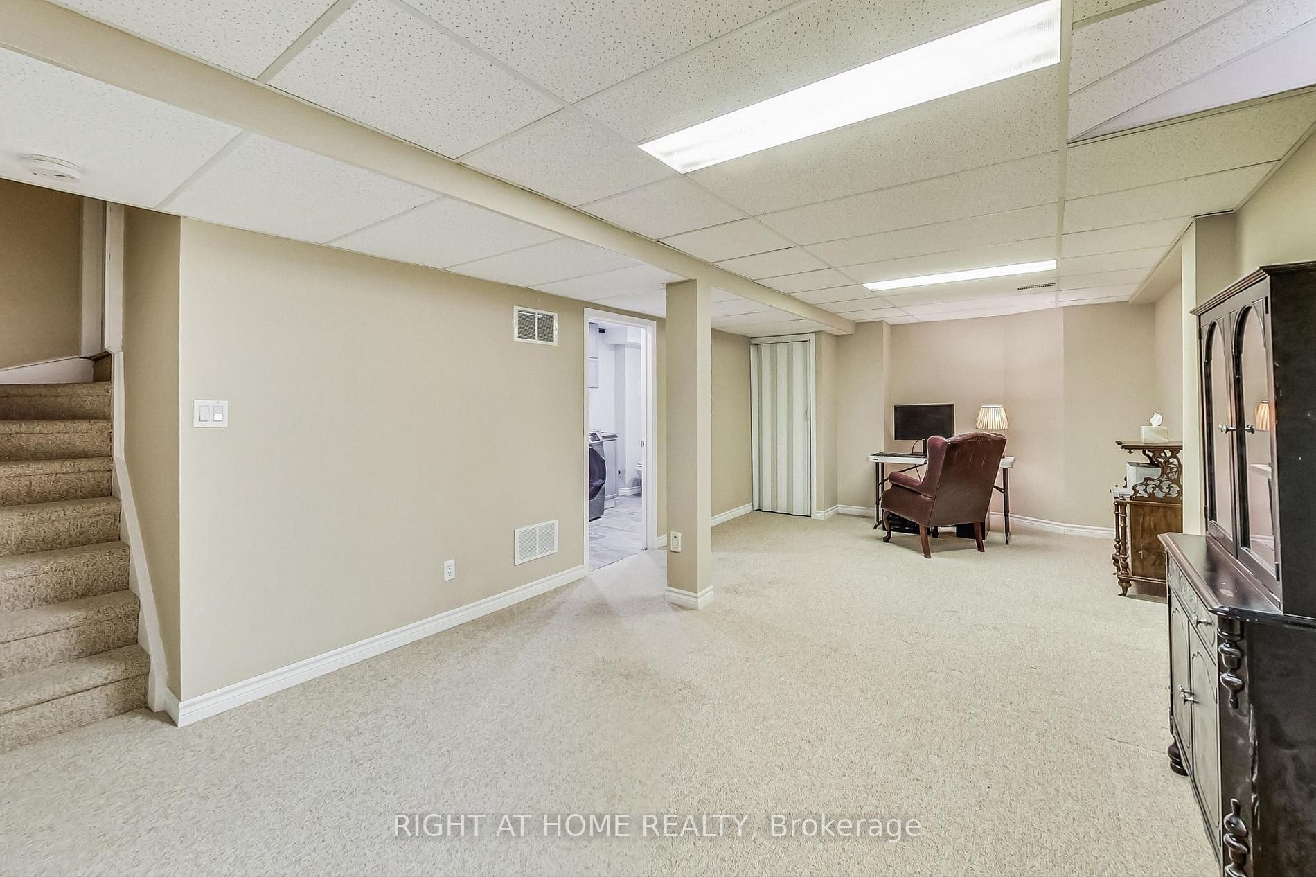 75 Sandfield Dr