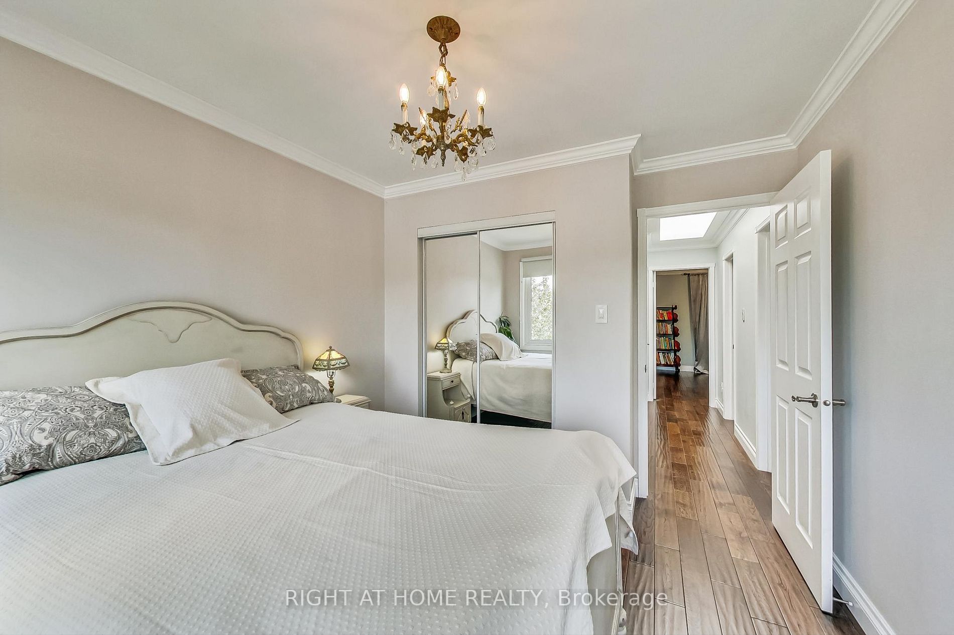 75 Sandfield Dr