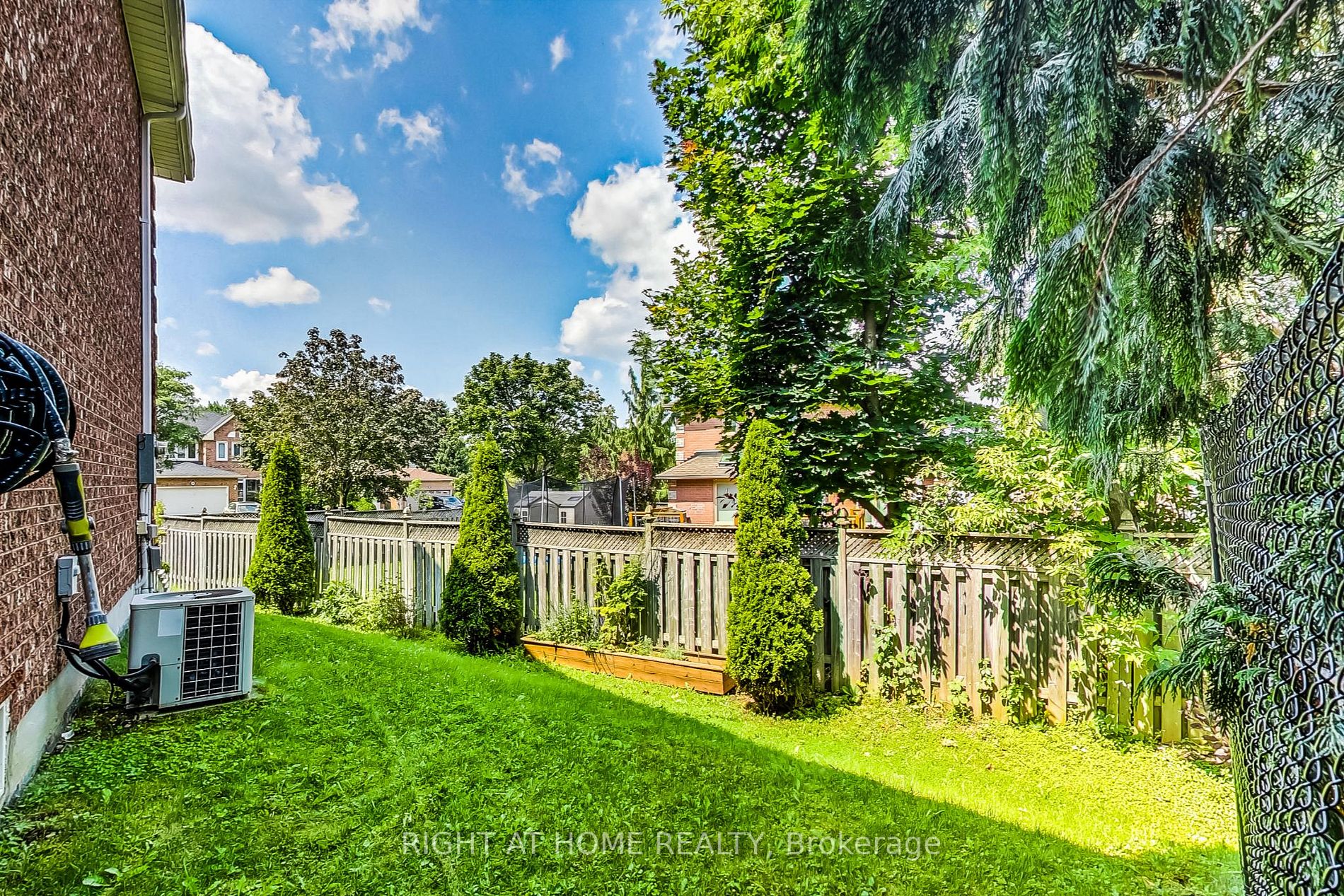 75 Sandfield Dr