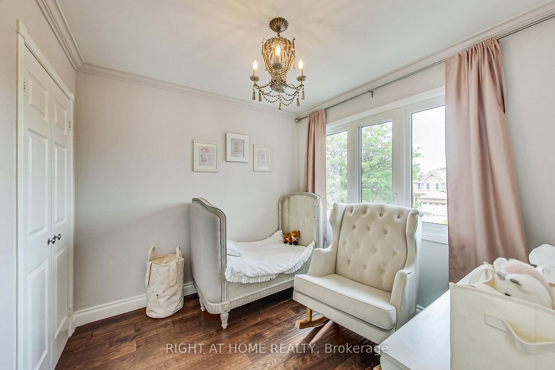 75 Sandfield Dr