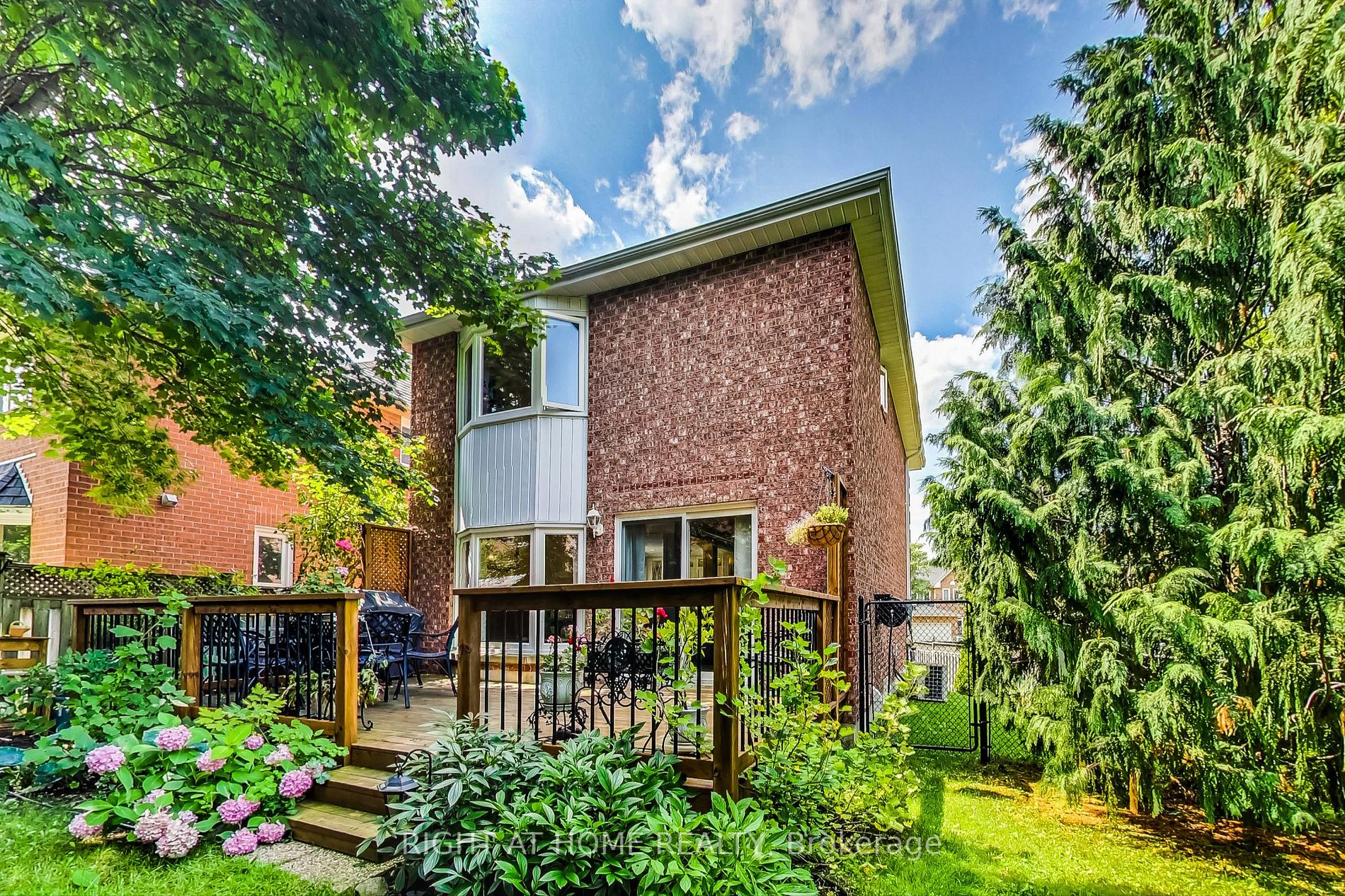 75 Sandfield Dr