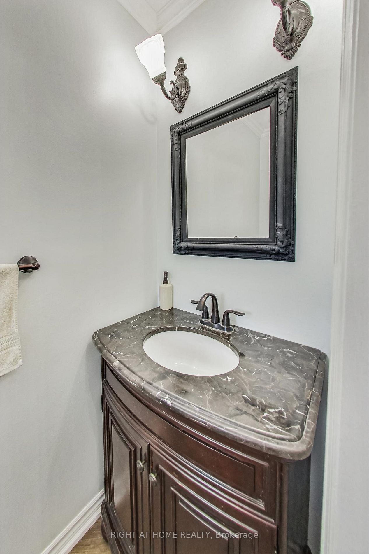 75 Sandfield Dr