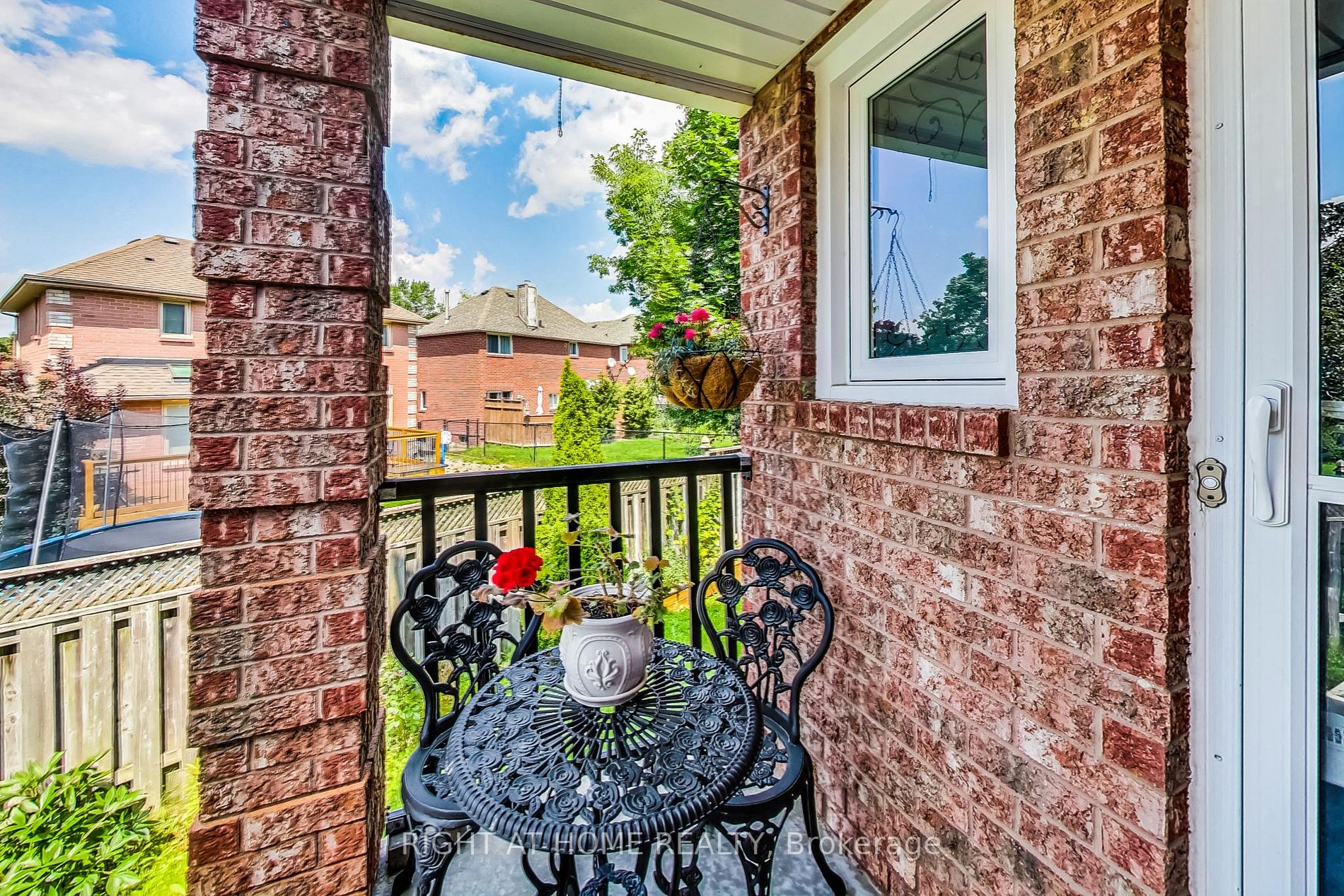 75 Sandfield Dr