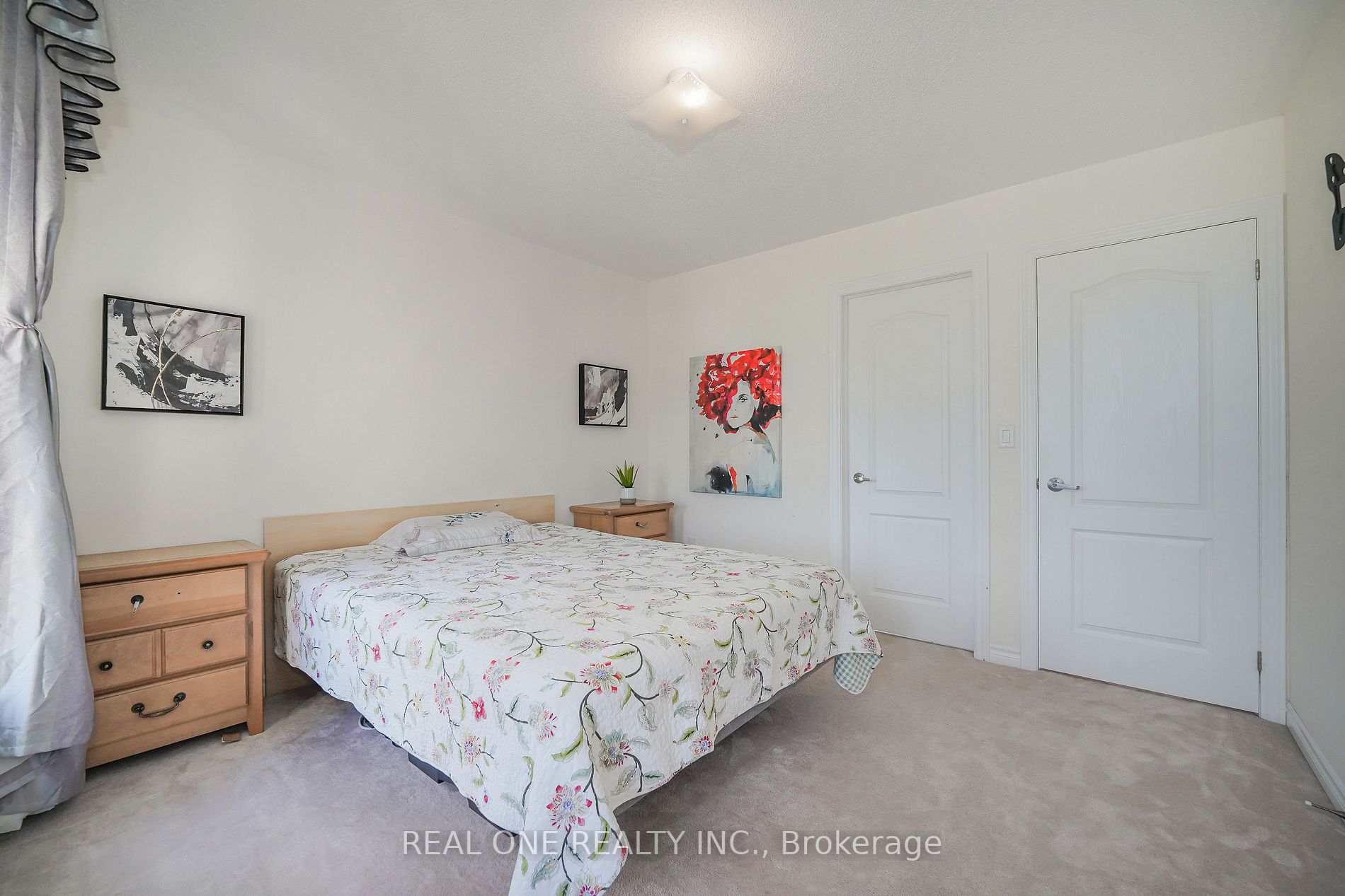 91 Living Cres