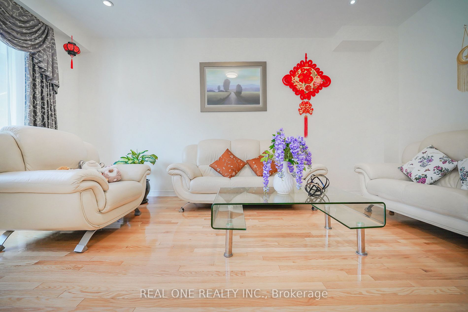 91 Living Cres