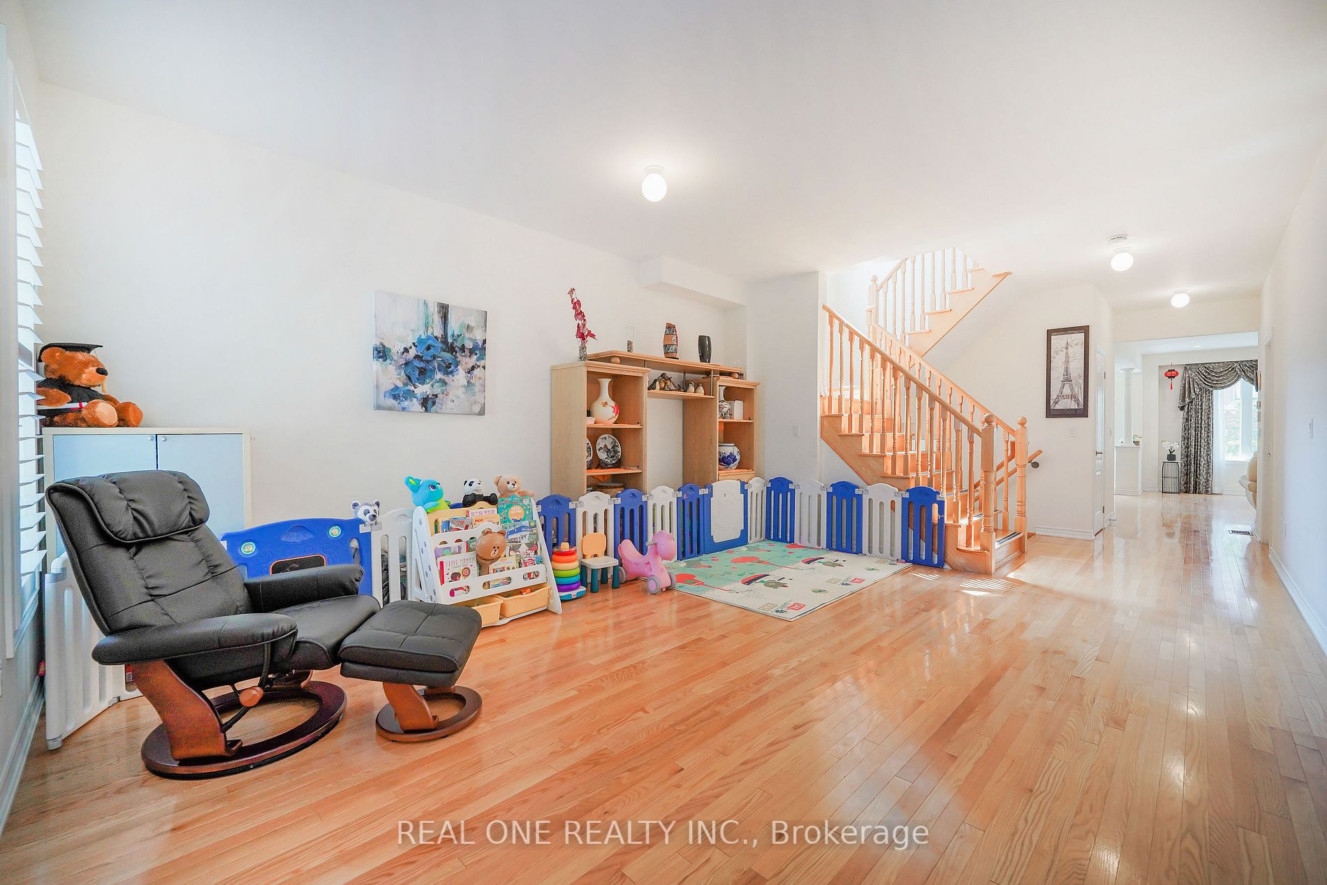 91 Living Cres