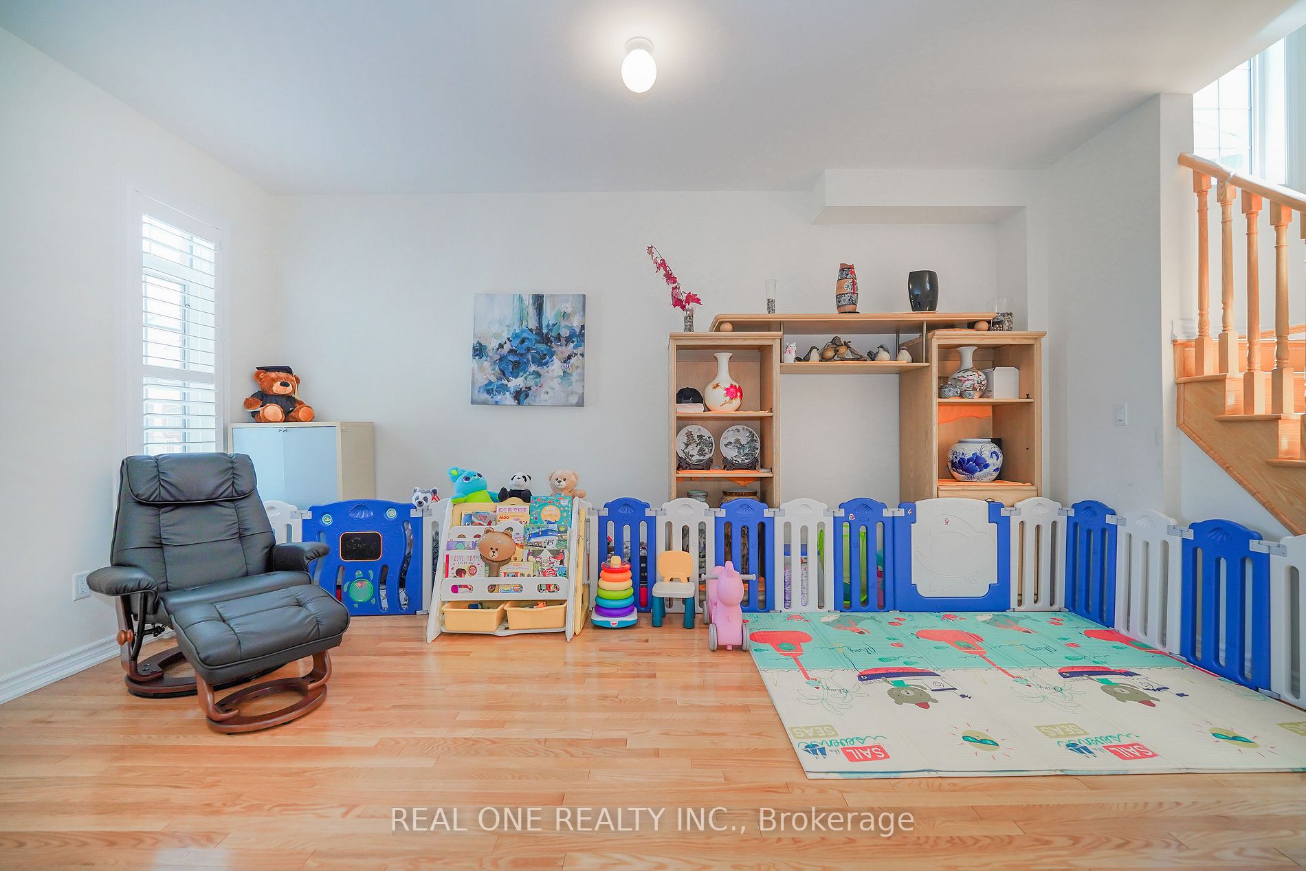 91 Living Cres